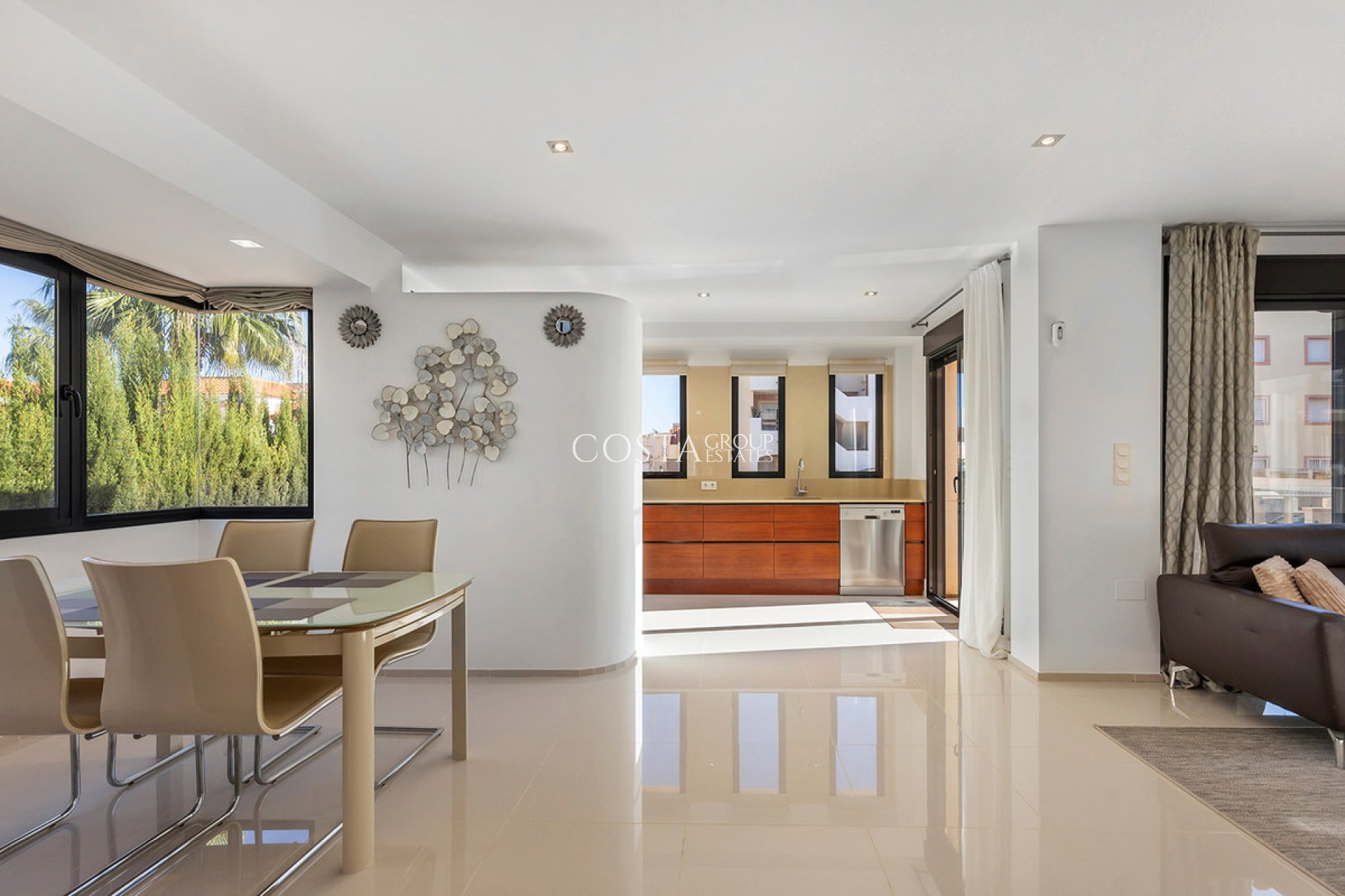 Resale - Villa -
Orihuela Costa - La Zenia