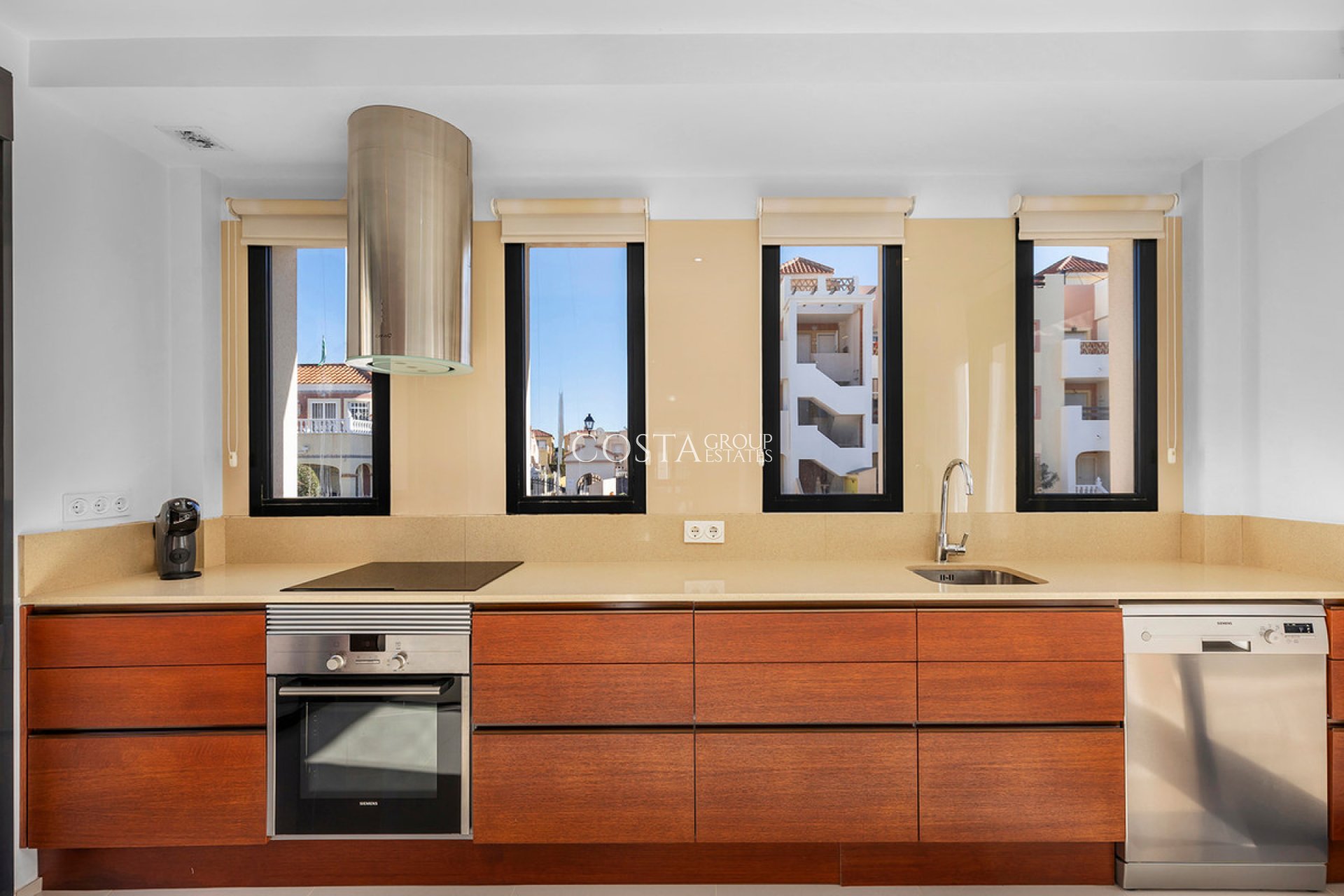 Resale - Villa -
Orihuela Costa - La Zenia