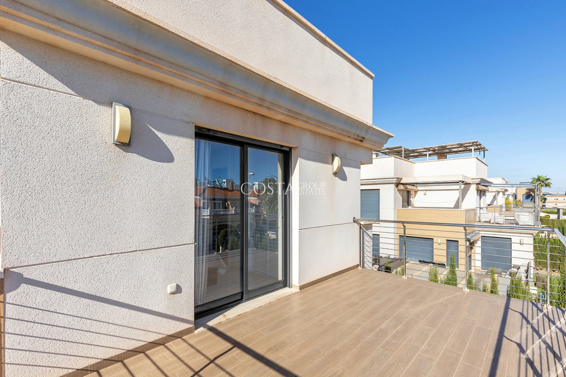 Resale - Villa -
Orihuela Costa - La Zenia