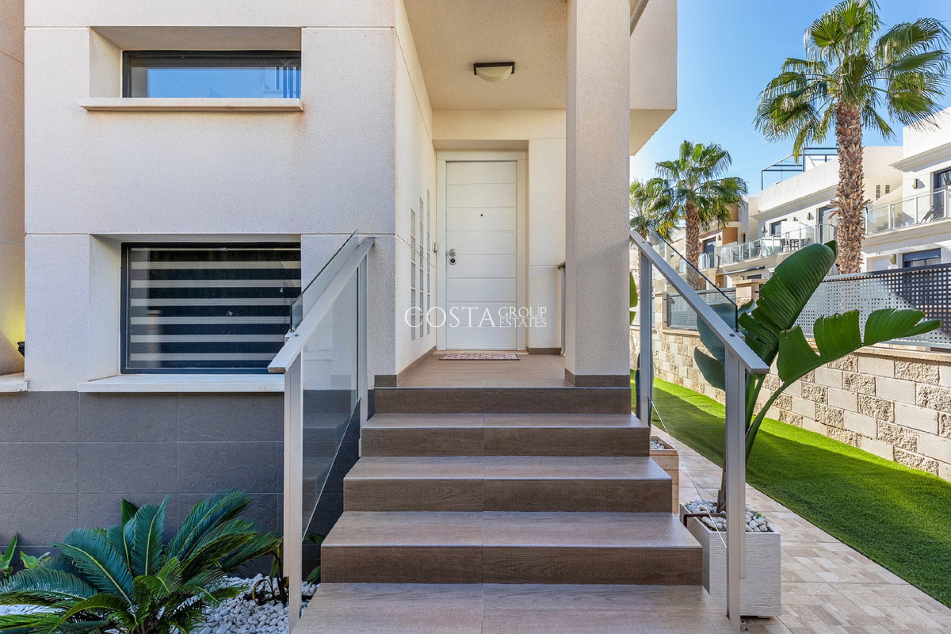 Resale - Villa -
Orihuela Costa - La Zenia