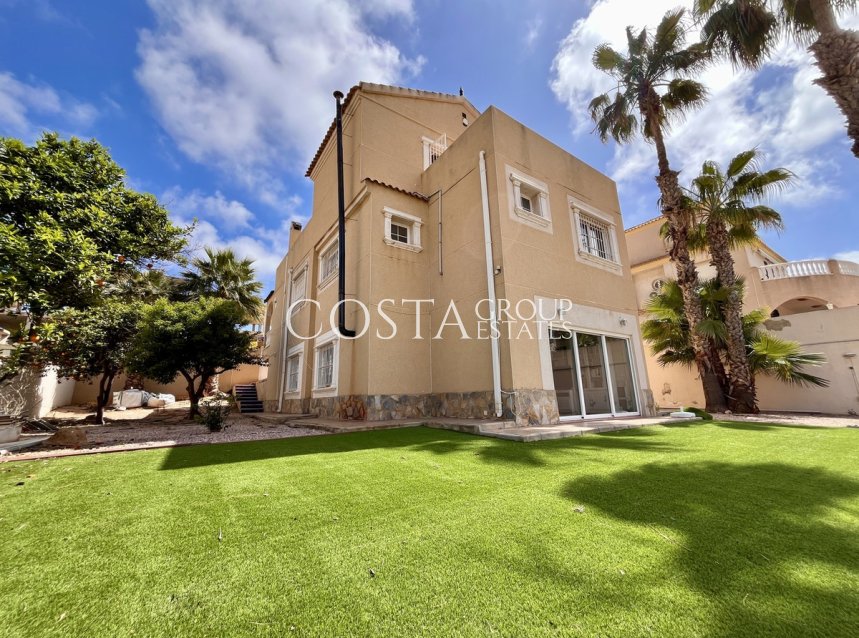 Resale - Villa -
Orihuela Costa - La Zenia