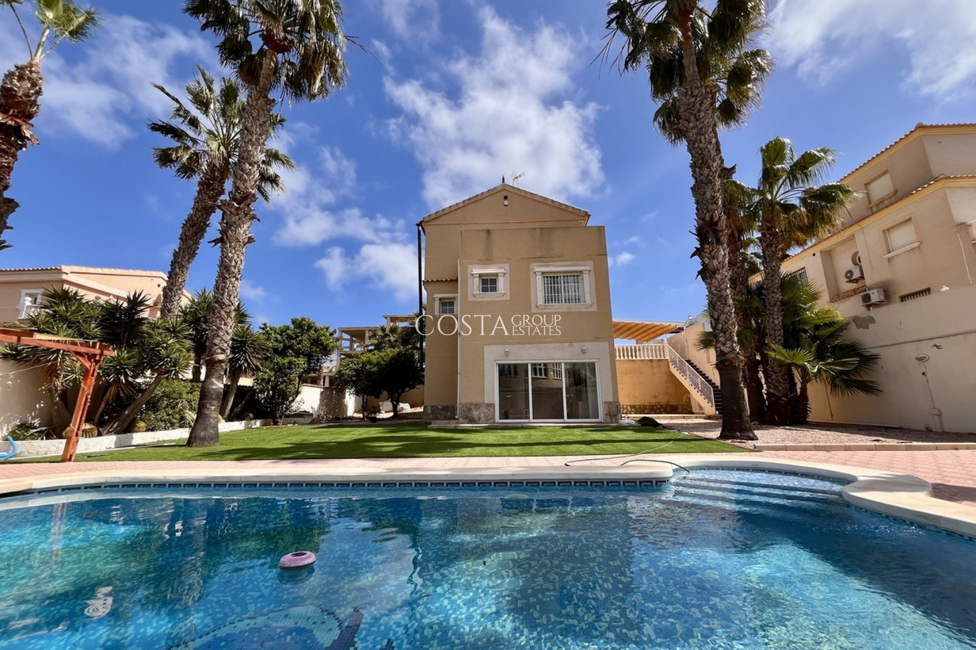 Resale - Villa -
Orihuela Costa - La Zenia