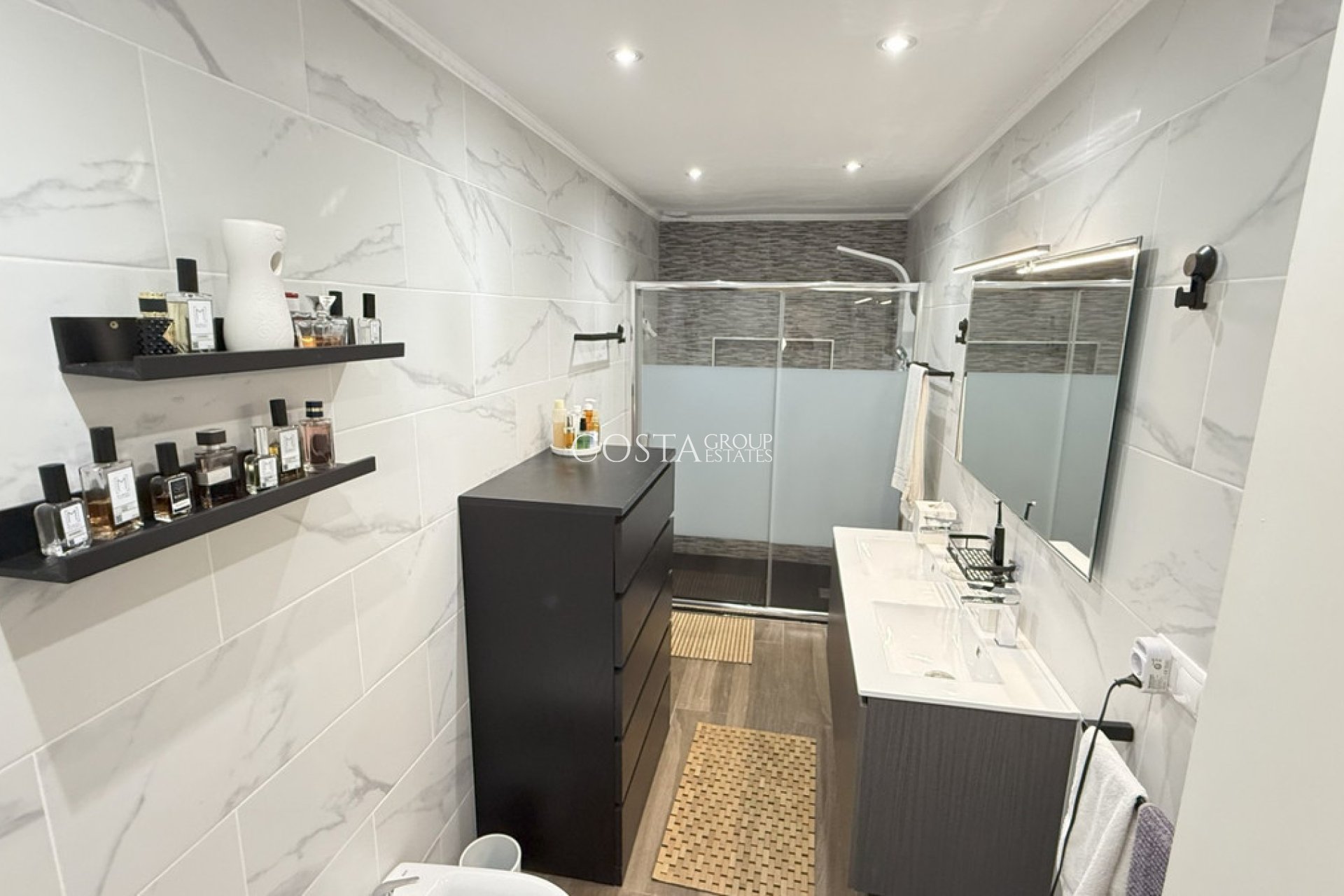 Resale - Villa -
Orihuela Costa - La Zenia