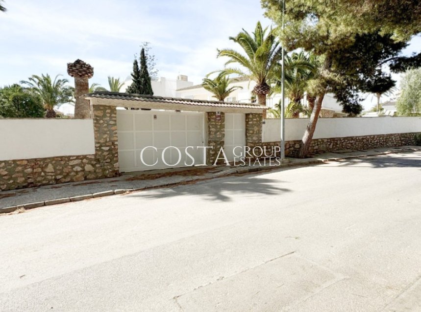 Resale - Villa -
Orihuela Costa - La Zenia