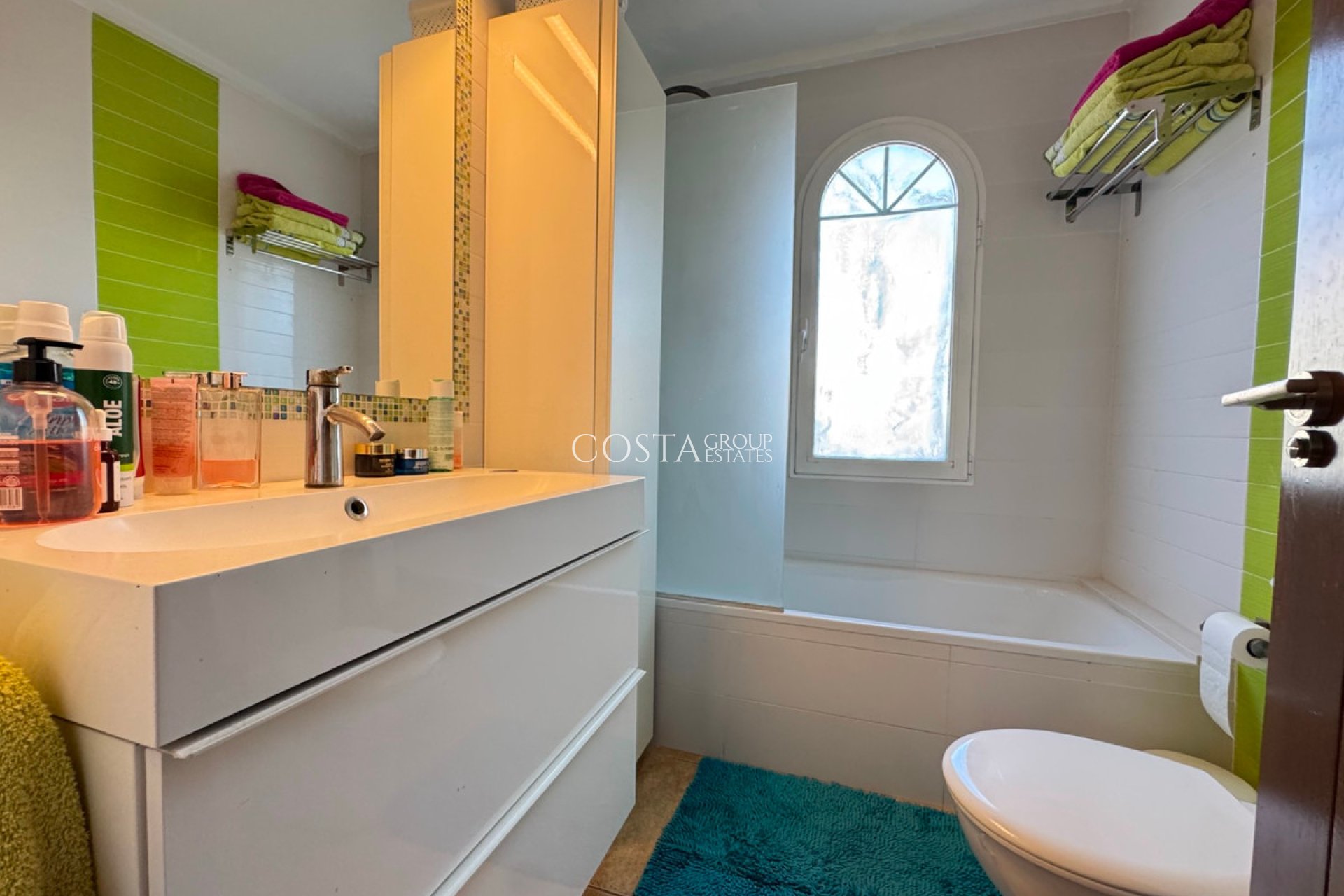 Resale - Villa -
Orihuela Costa - La Zenia