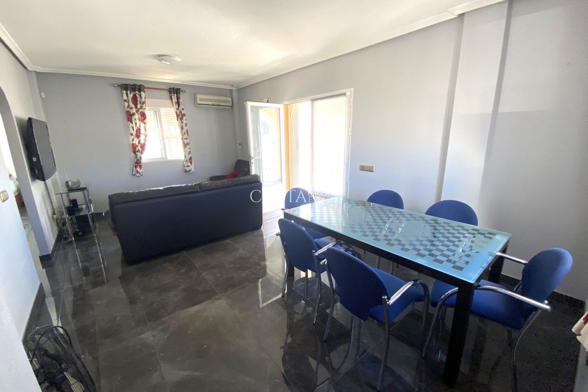 Resale - Villa -
Orihuela Costa - La Zenia