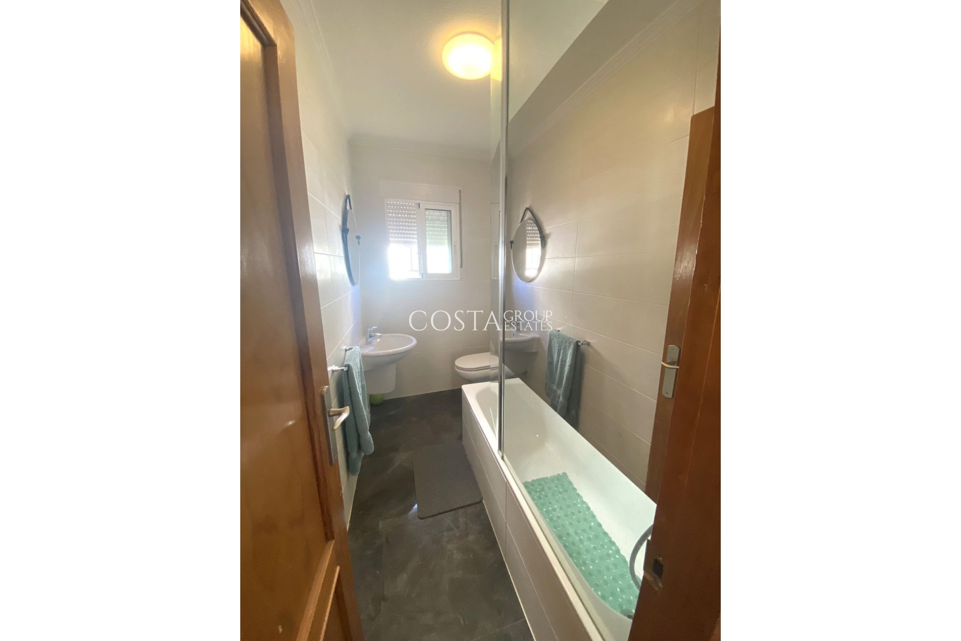 Resale - Villa -
Orihuela Costa - La Zenia