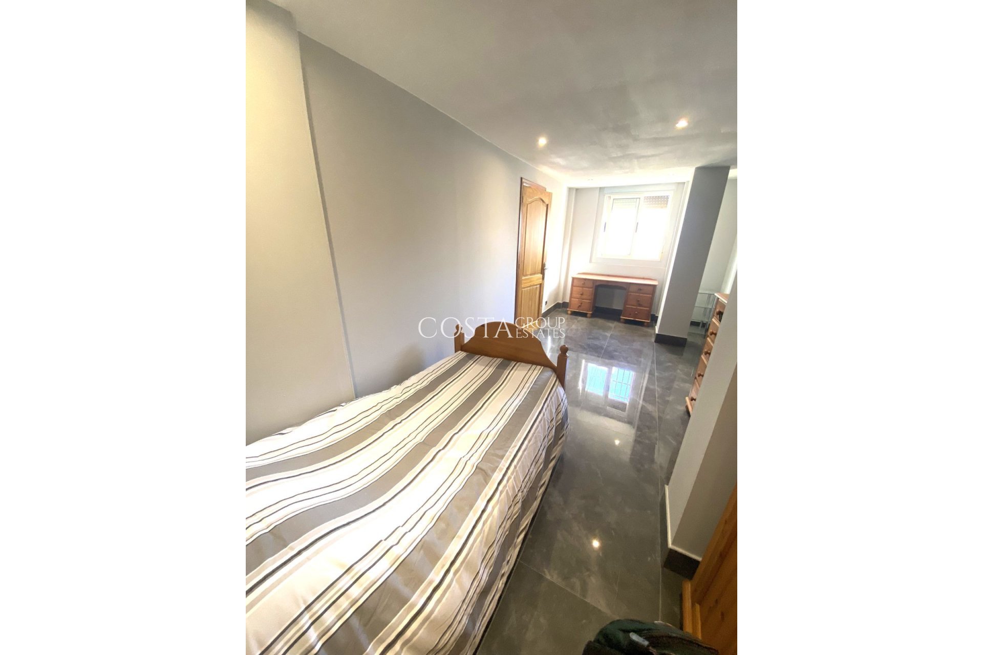 Resale - Villa -
Orihuela Costa - La Zenia