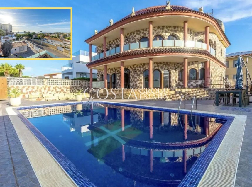 Resale - Villa -
Orihuela Costa - La Zenia