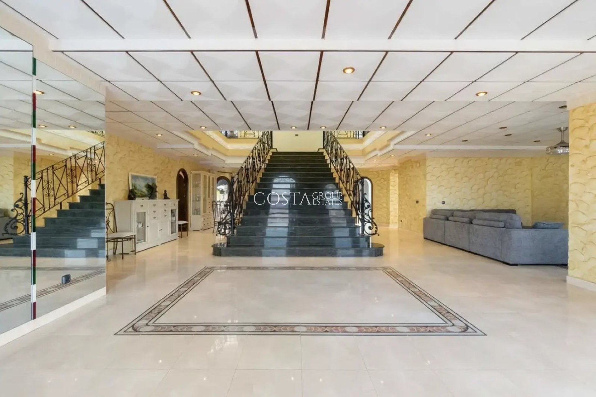 Resale - Villa -
Orihuela Costa - La Zenia