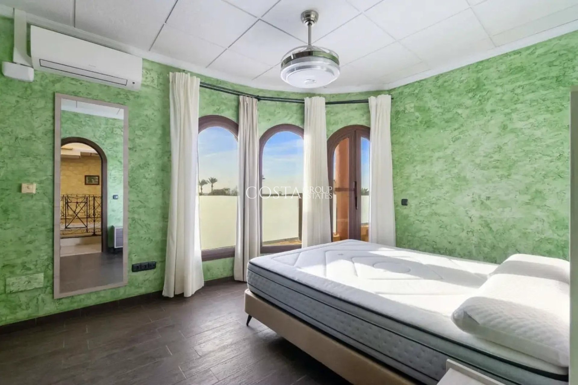 Resale - Villa -
Orihuela Costa - La Zenia