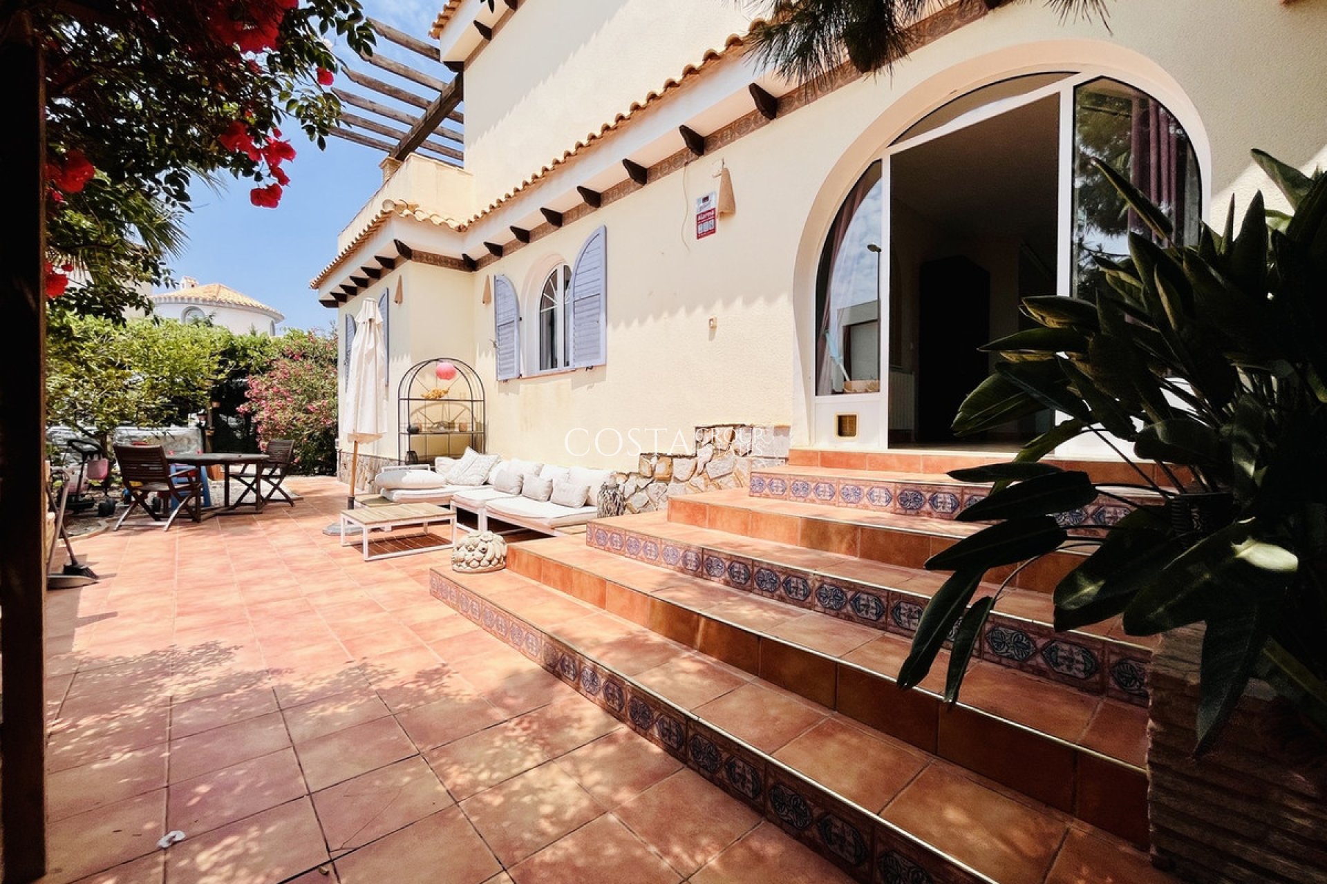Resale - Villa -
Orihuela Costa - La Zenia