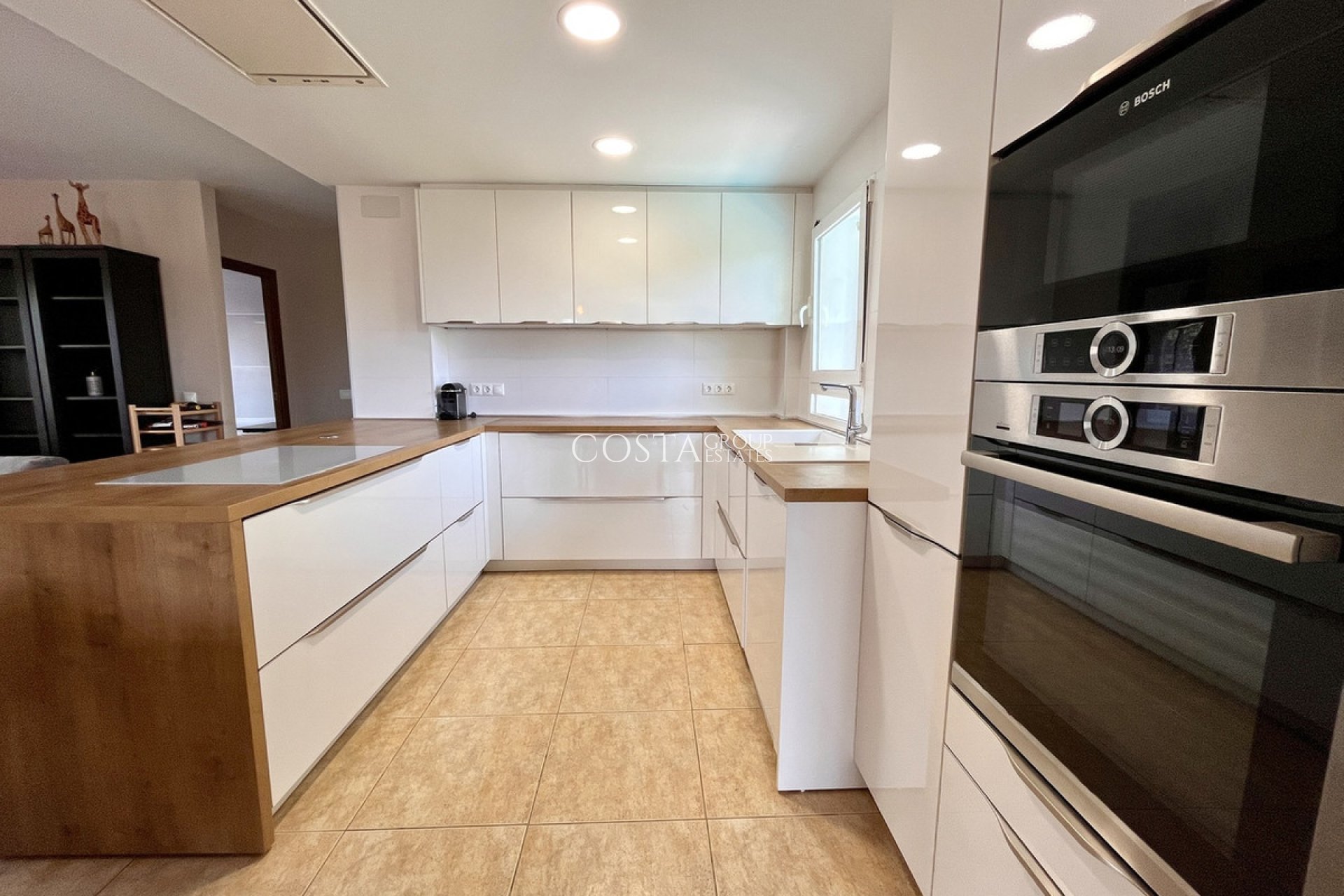 Resale - Villa -
Orihuela Costa - La Zenia