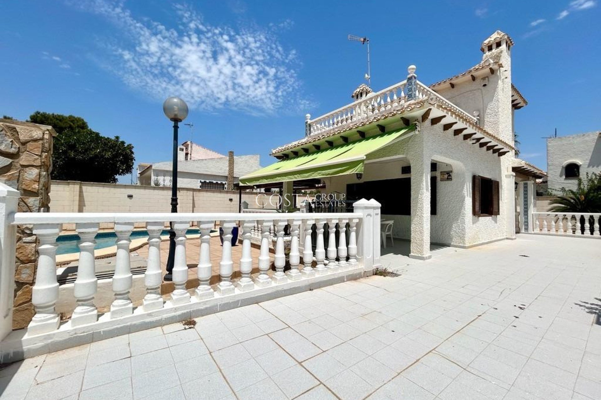 Resale - Villa -
Orihuela Costa - La Zenia