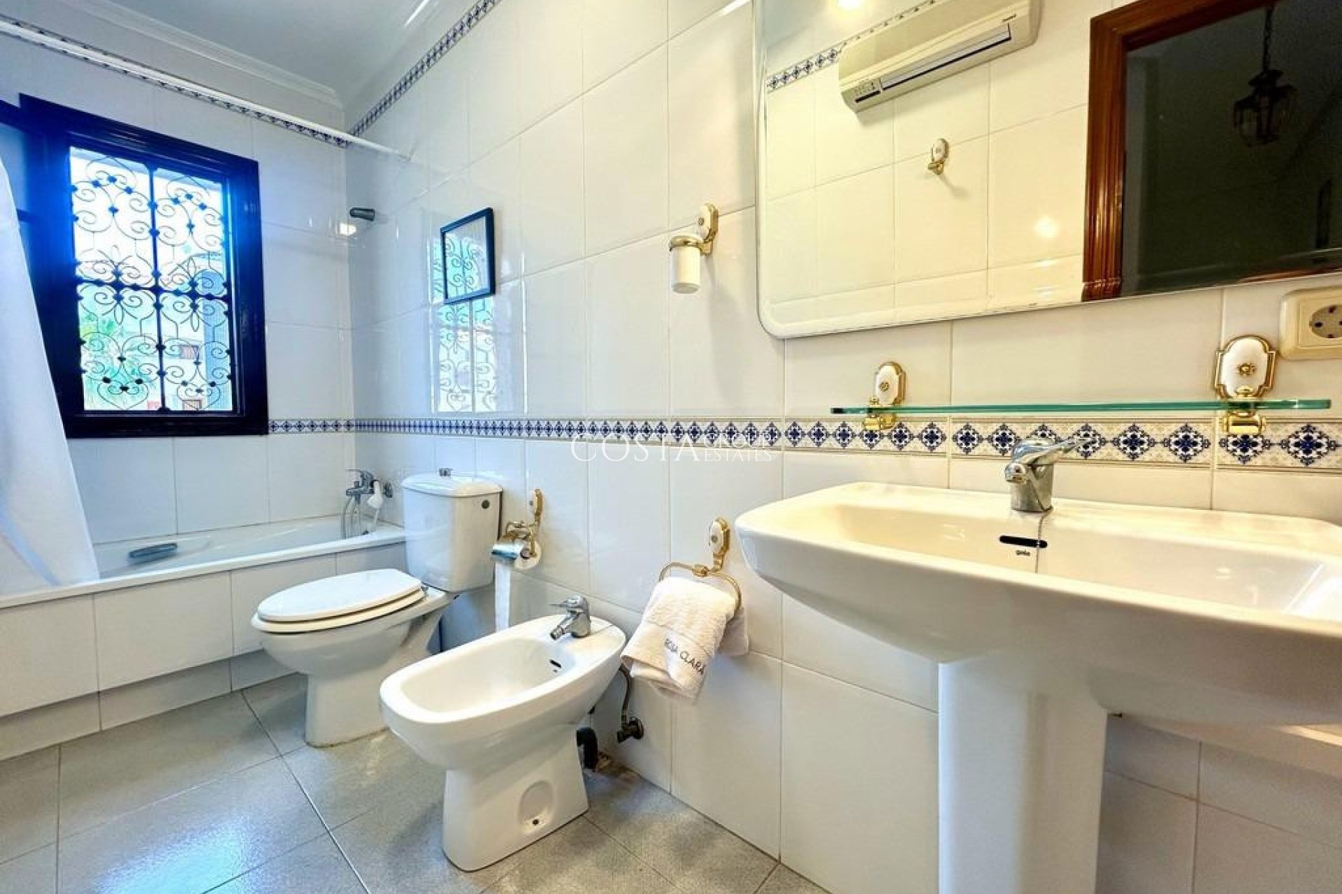 Resale - Villa -
Orihuela Costa - La Zenia