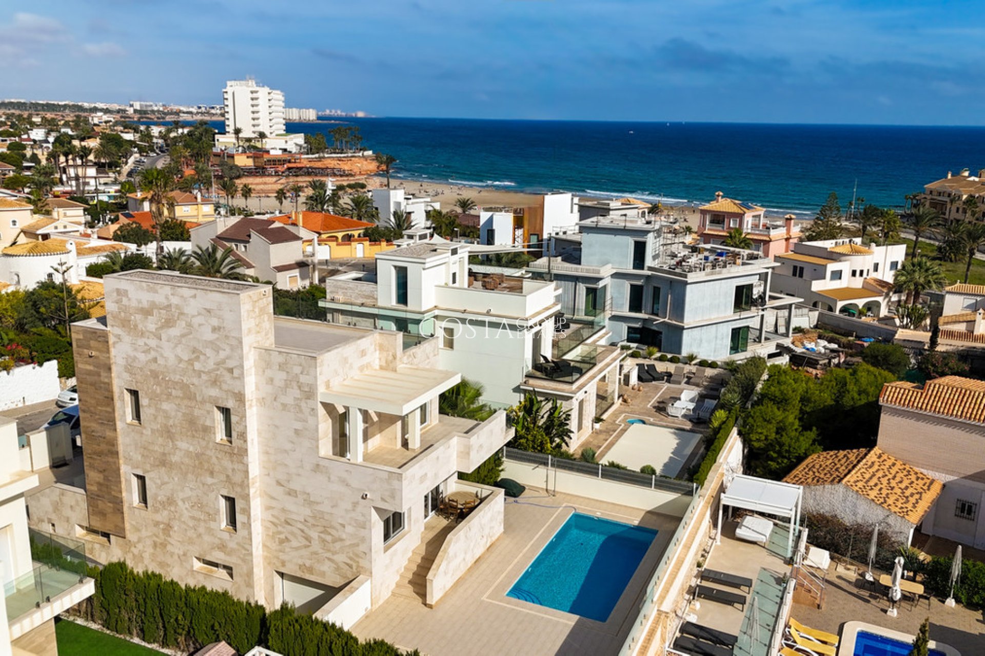 Resale - Villa -
Orihuela Costa - La Zenia