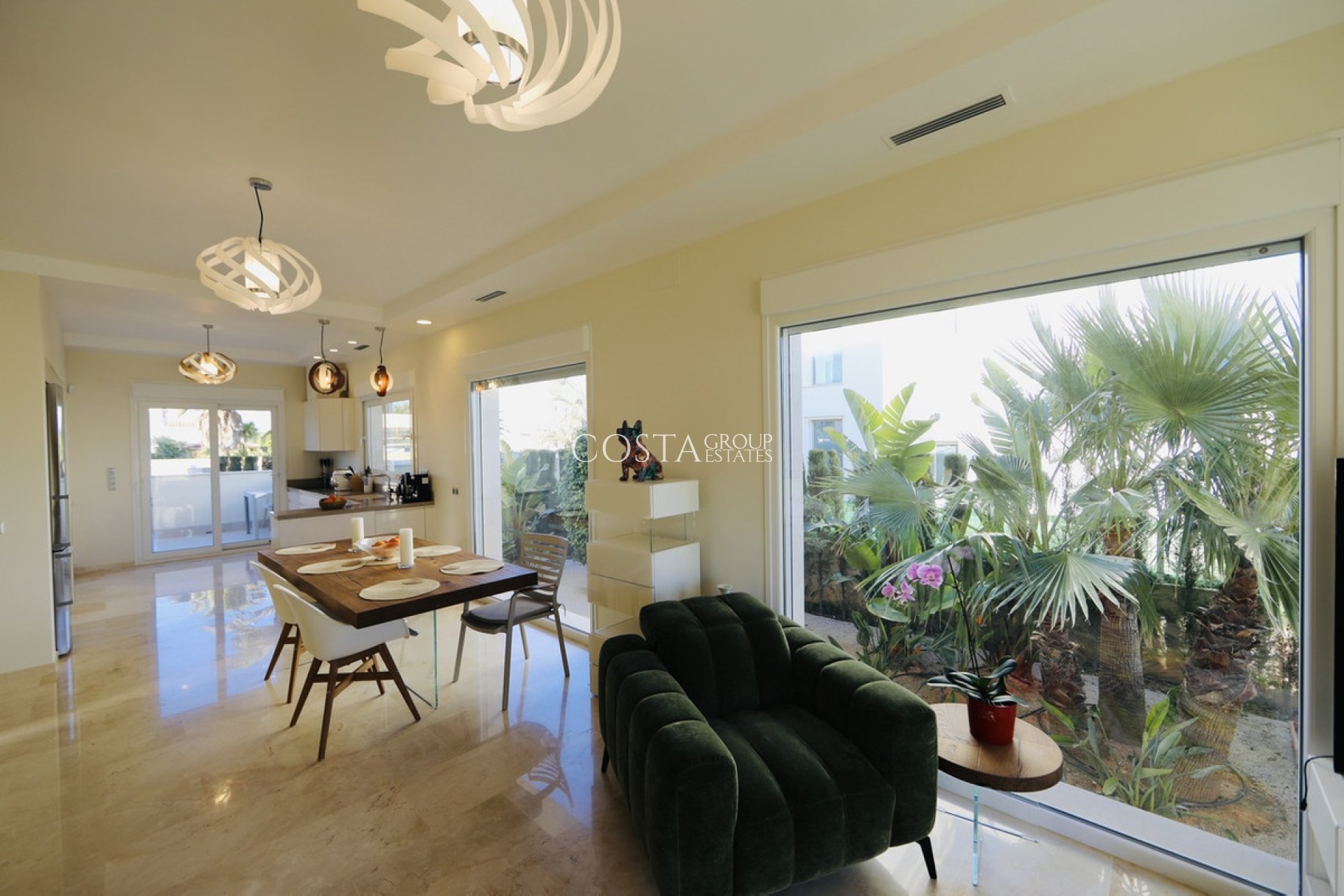 Resale - Villa -
Orihuela Costa - La Zenia