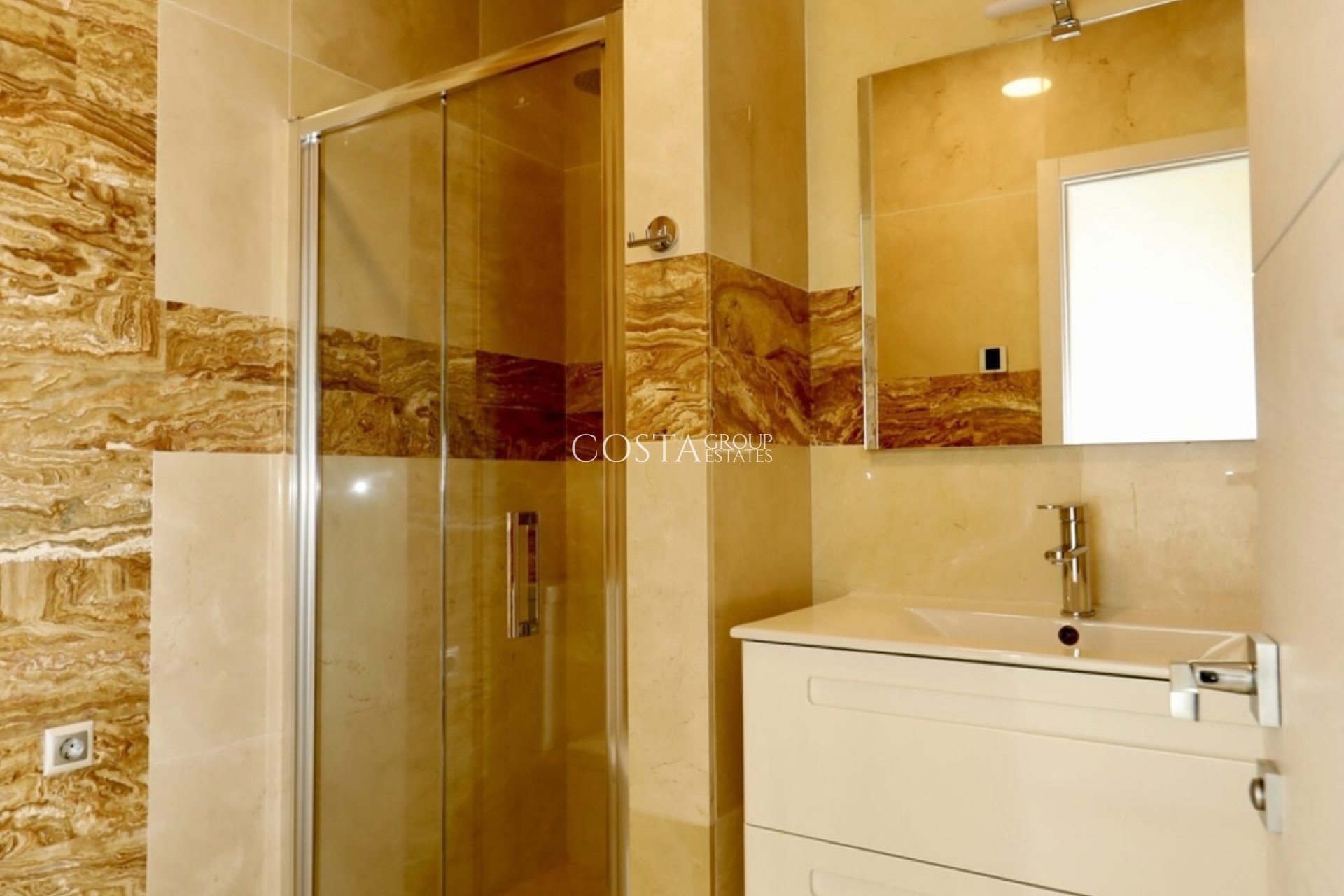 Resale - Villa -
Orihuela Costa - La Zenia