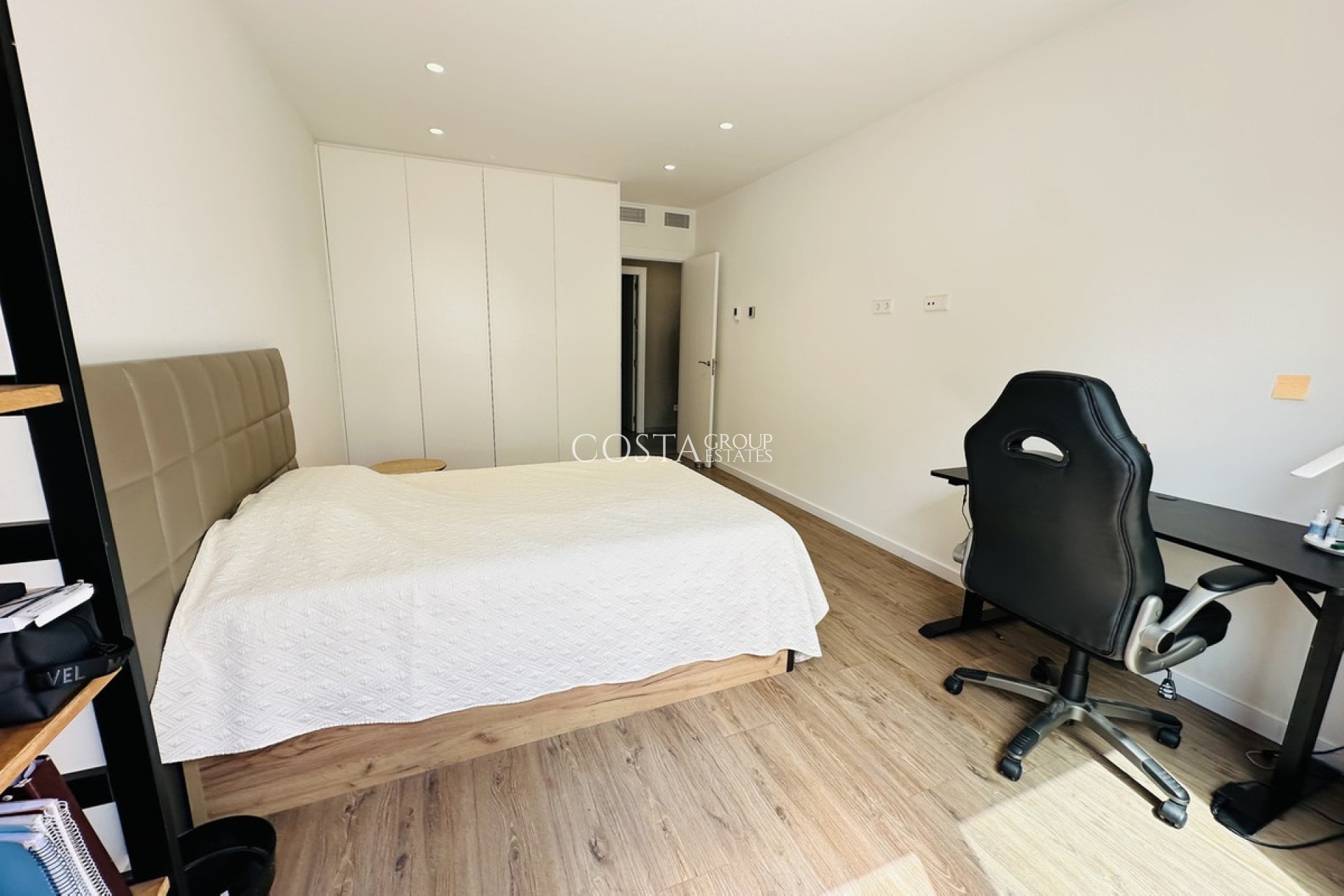 Resale - Villa -
Orihuela Costa - Las Colinas Golf