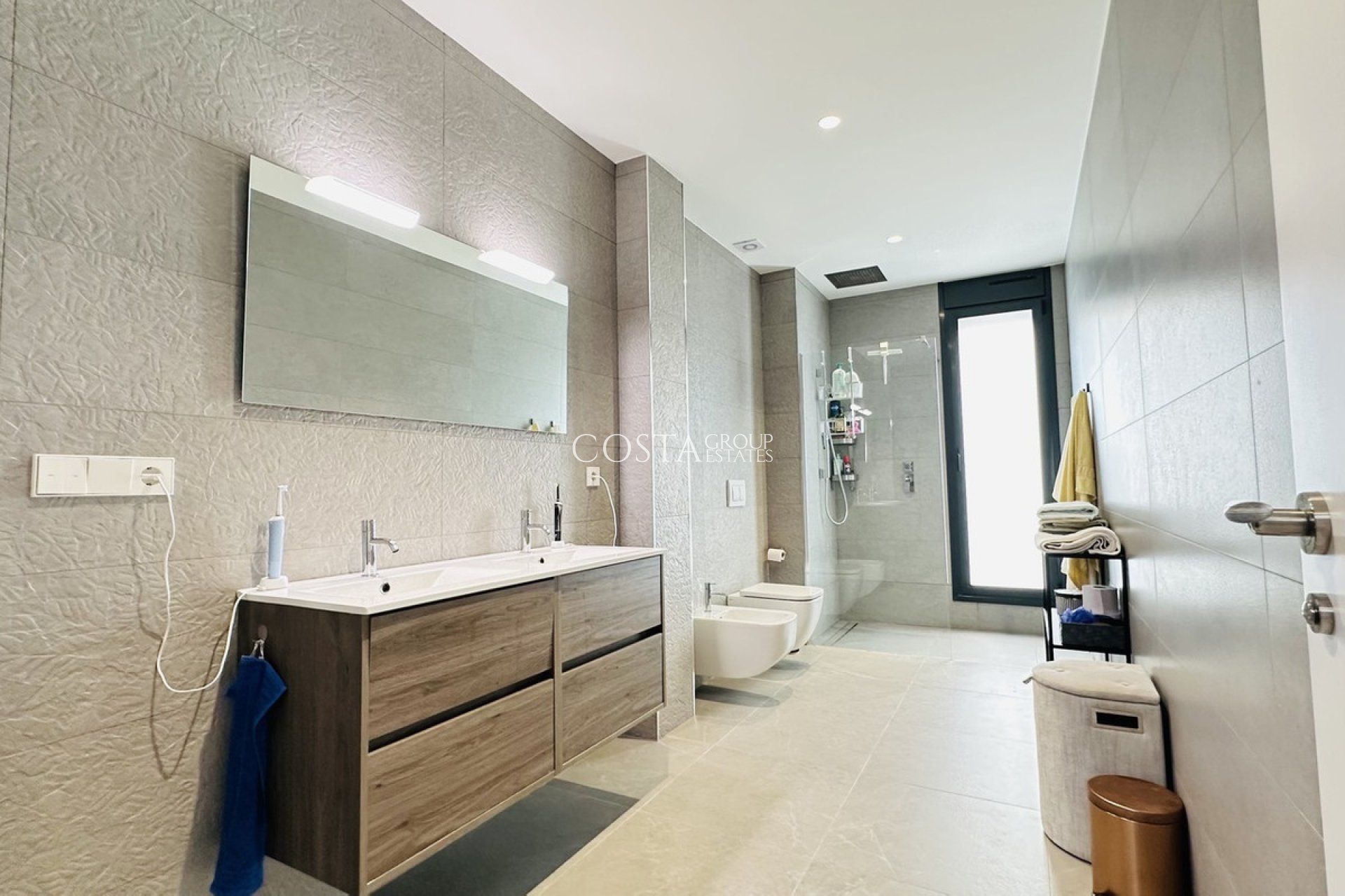 Resale - Villa -
Orihuela Costa - Las Colinas Golf