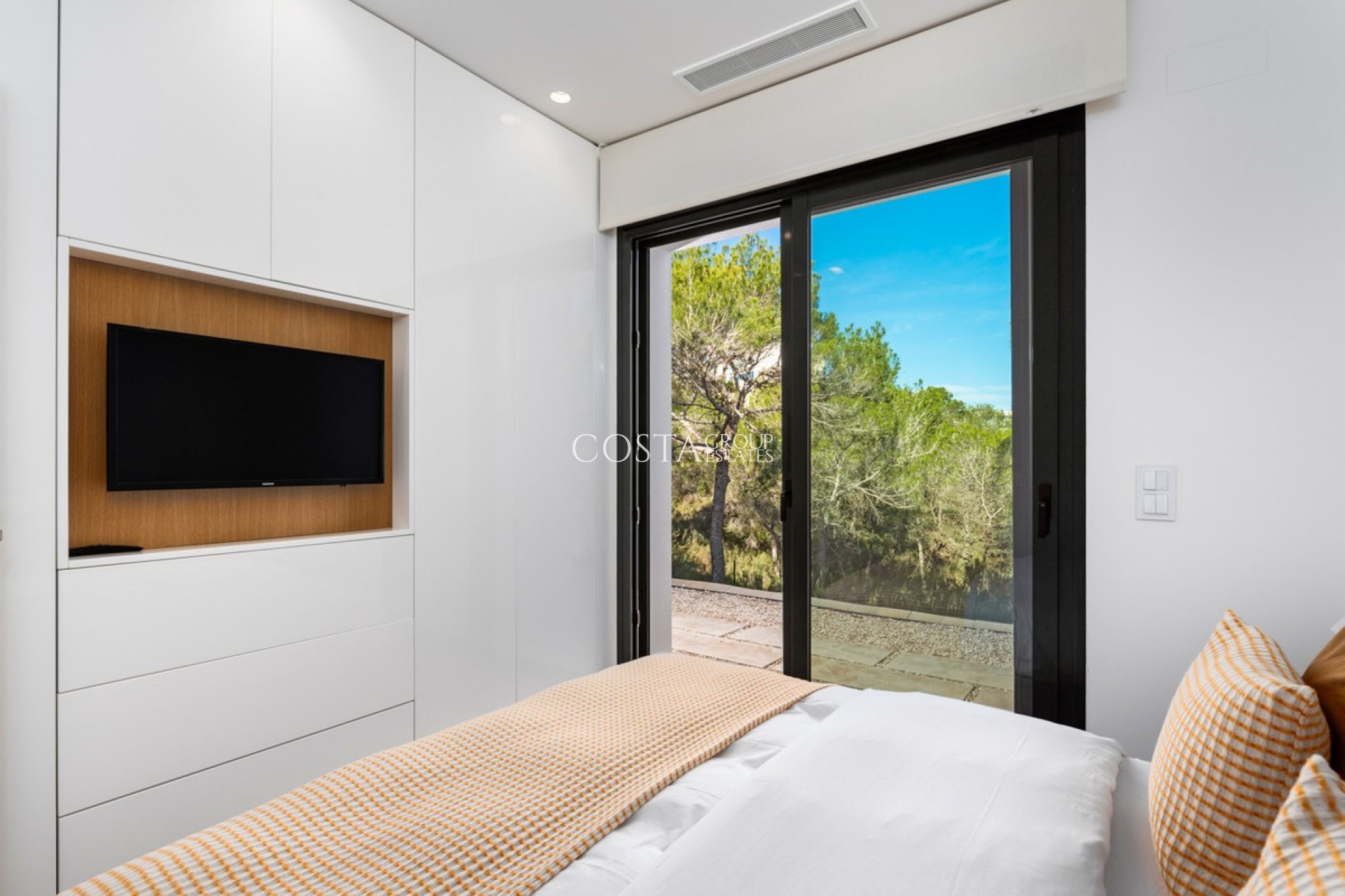 Resale - Villa -
Orihuela Costa - Las Colinas Golf