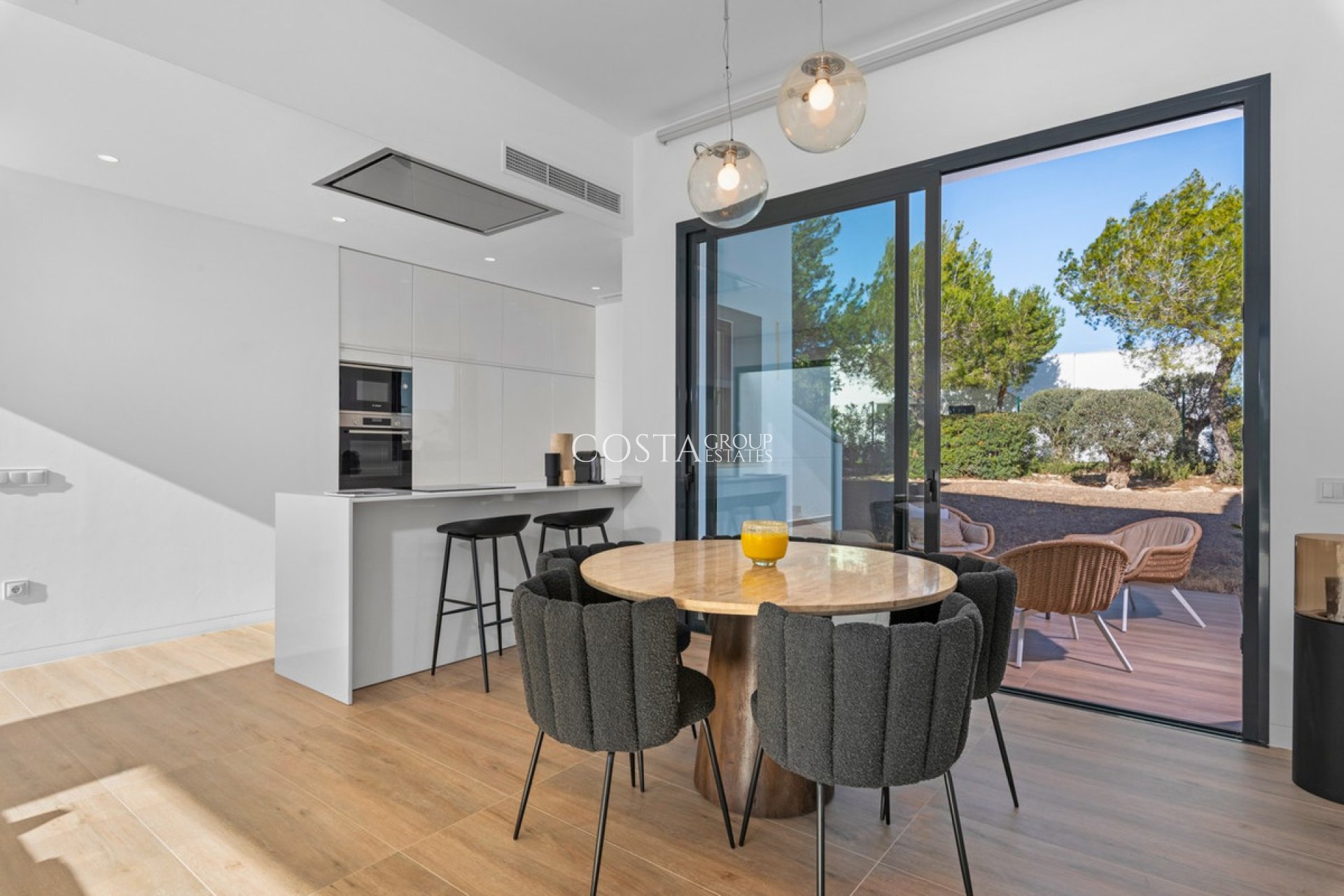 Resale - Villa -
Orihuela Costa - Las Colinas Golf