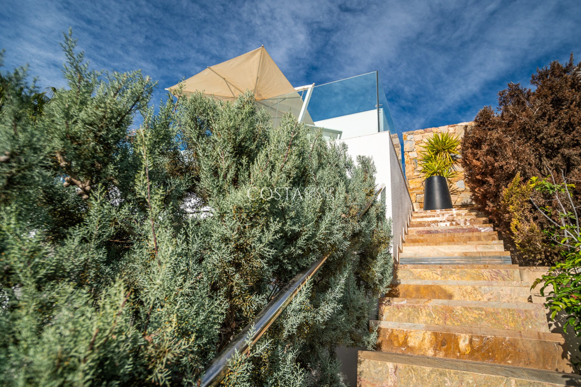 Resale - Villa -
Orihuela Costa - Las Colinas Golf