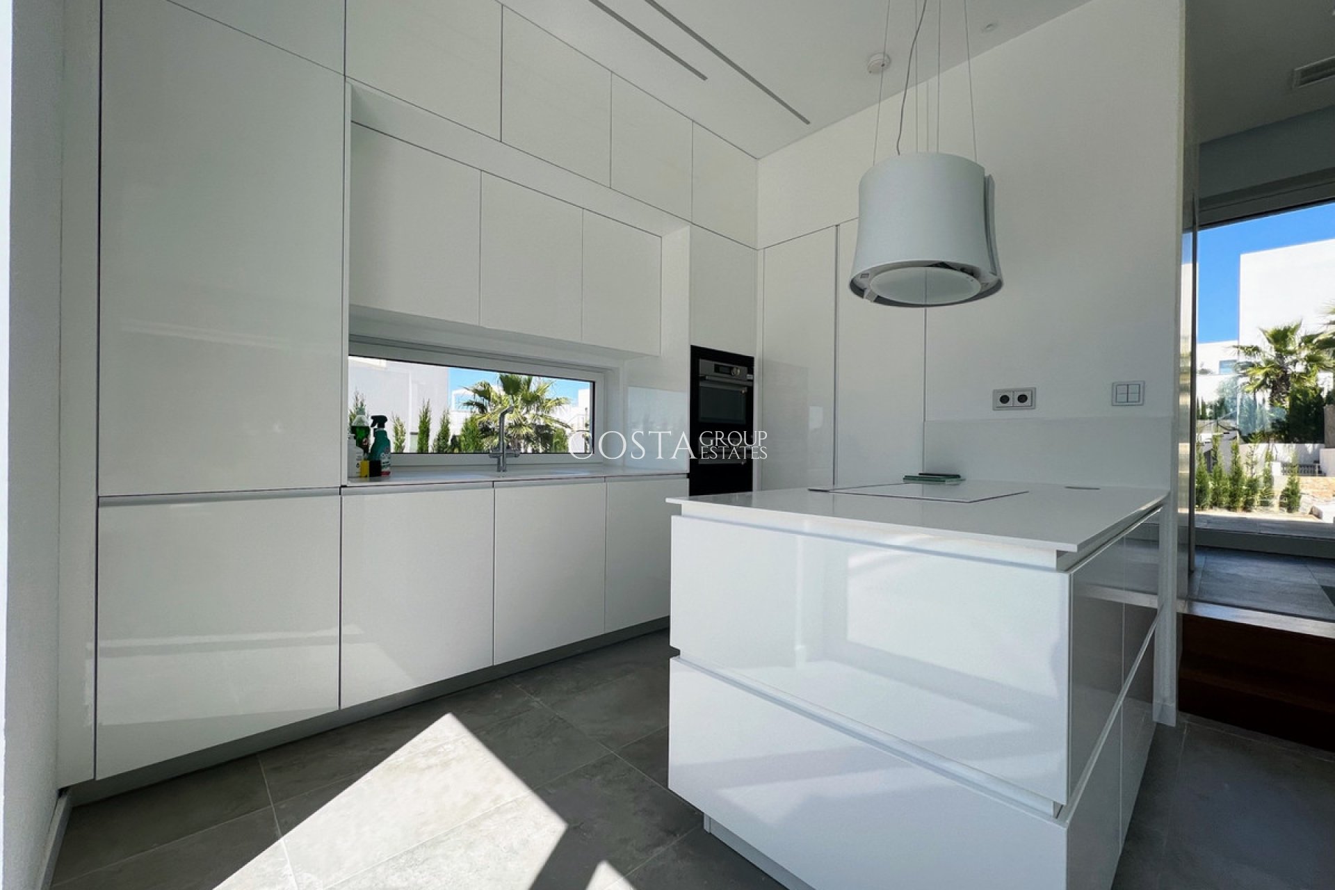 Resale - Villa -
Orihuela Costa - Las Colinas Golf