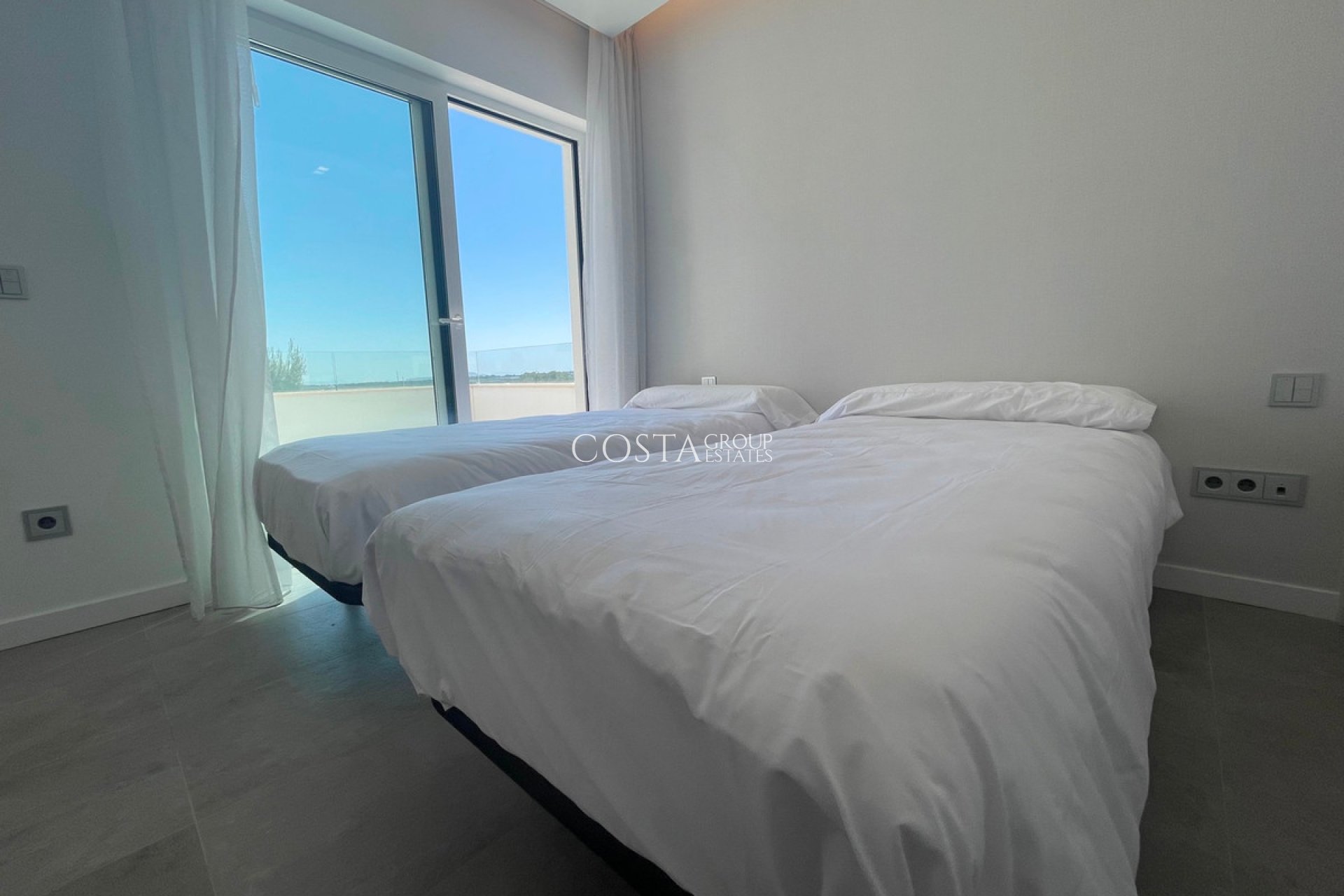 Resale - Villa -
Orihuela Costa - Las Colinas Golf