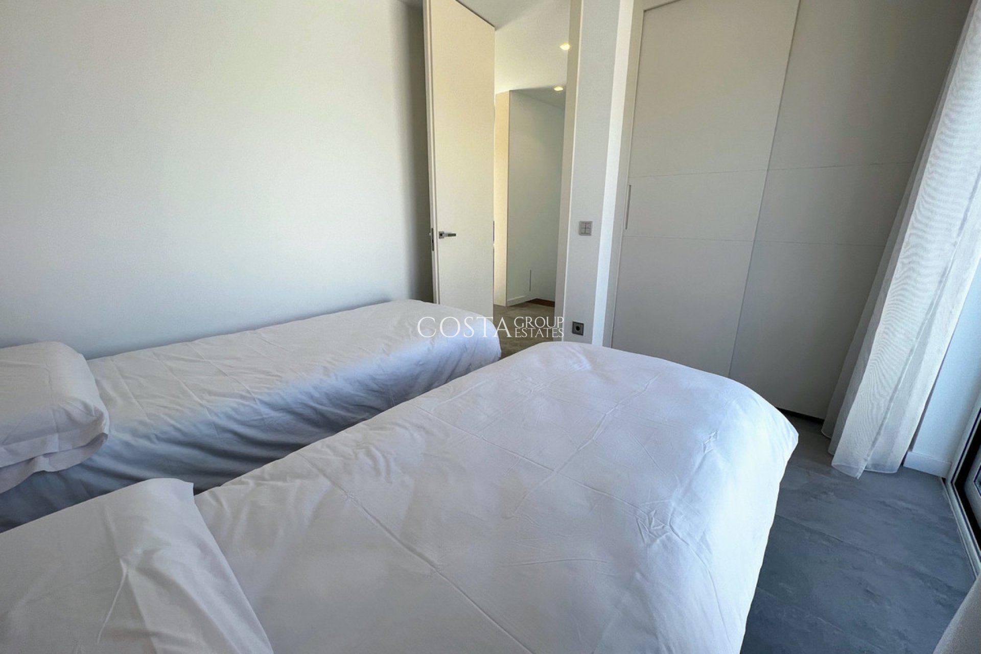 Resale - Villa -
Orihuela Costa - Las Colinas Golf