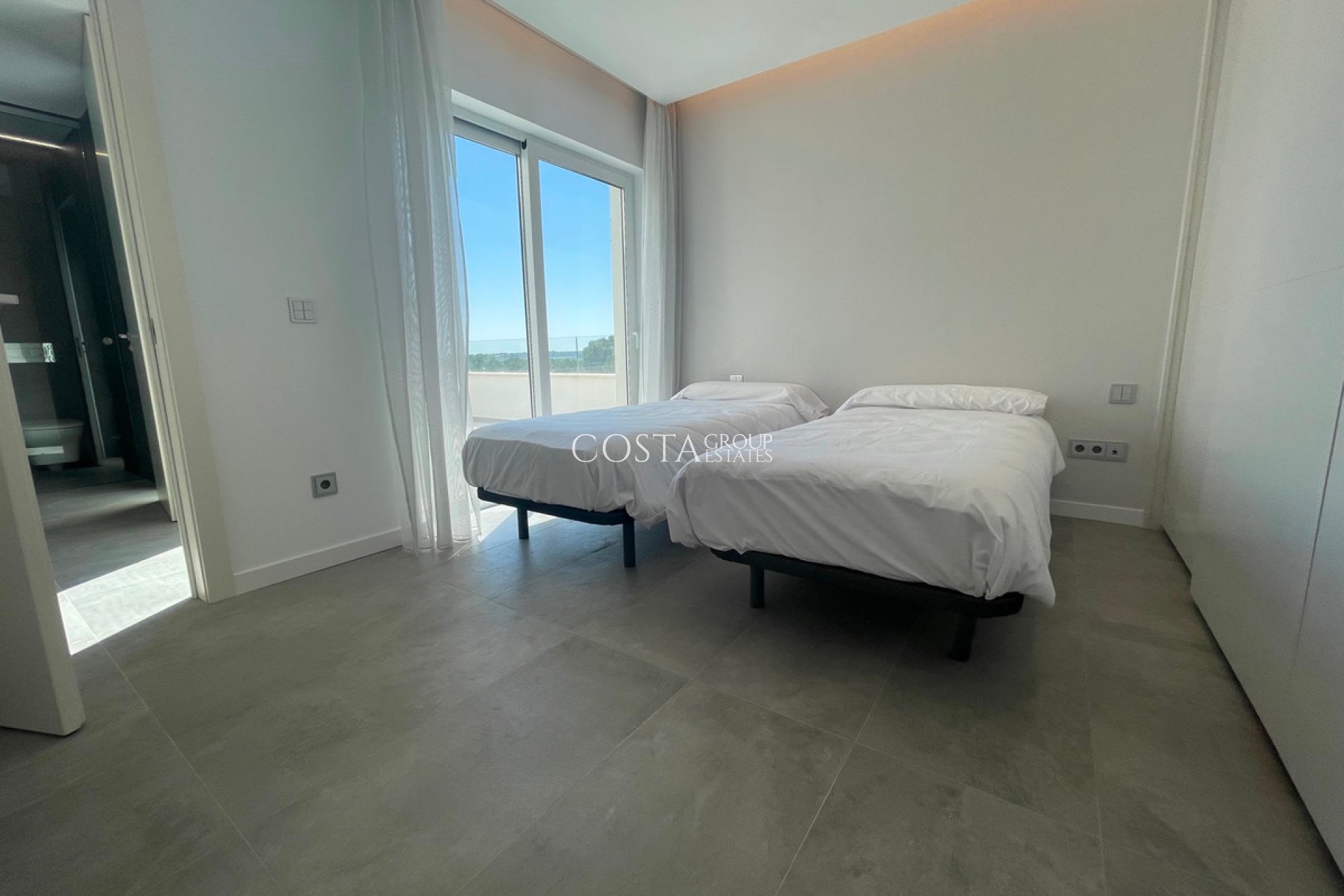 Resale - Villa -
Orihuela Costa - Las Colinas Golf