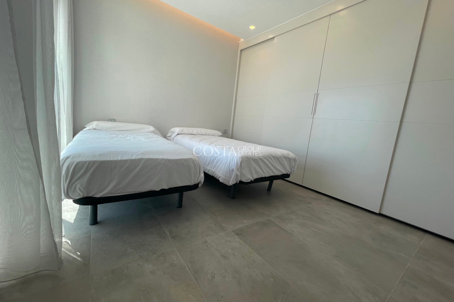 Resale - Villa -
Orihuela Costa - Las Colinas Golf