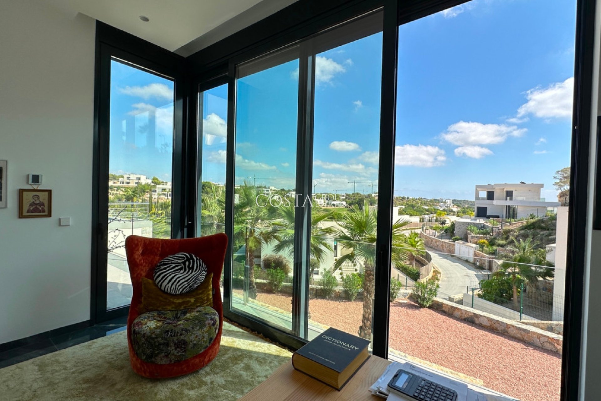 Resale - Villa -
Orihuela Costa - Las Colinas Golf