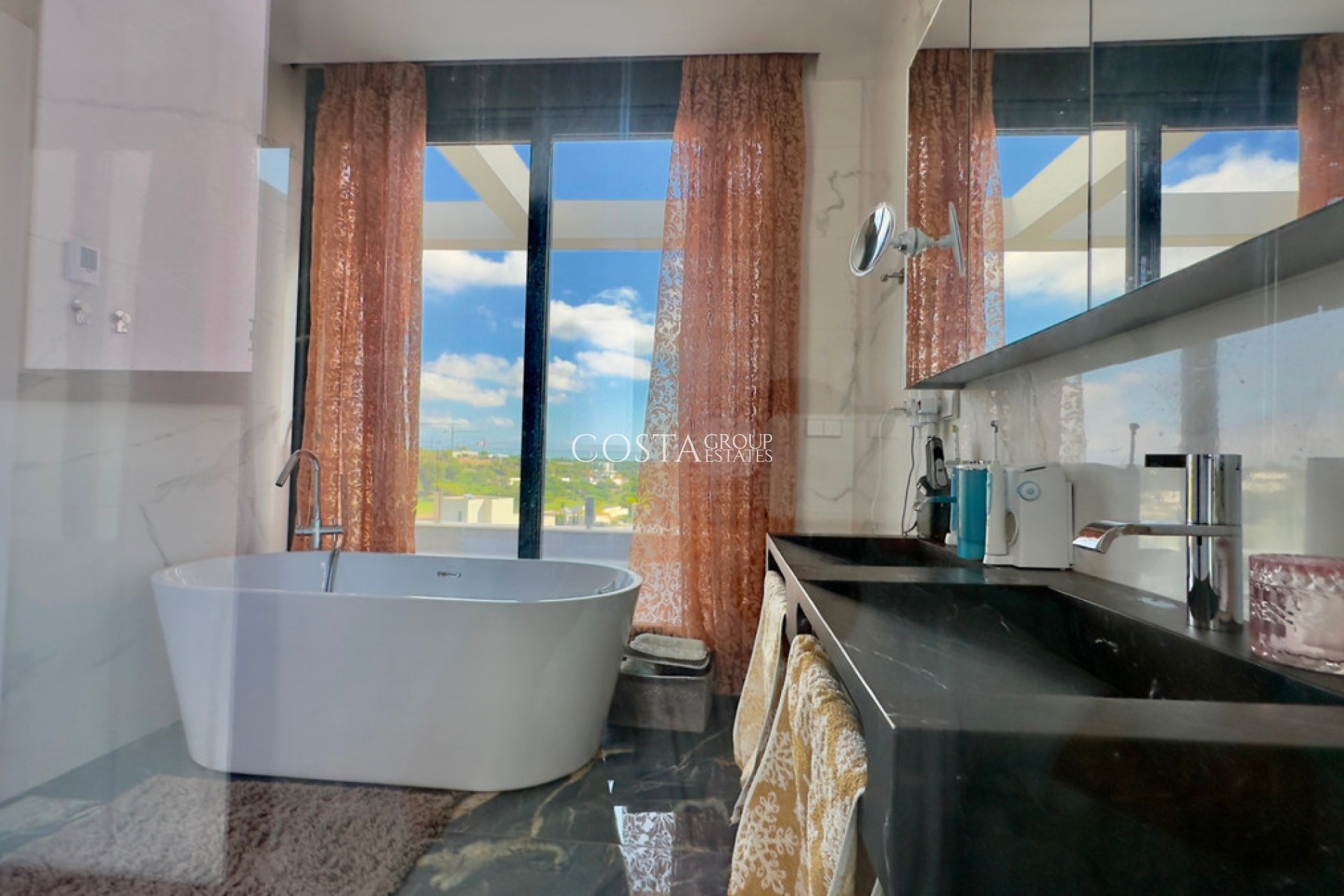 Resale - Villa -
Orihuela Costa - Las Colinas Golf