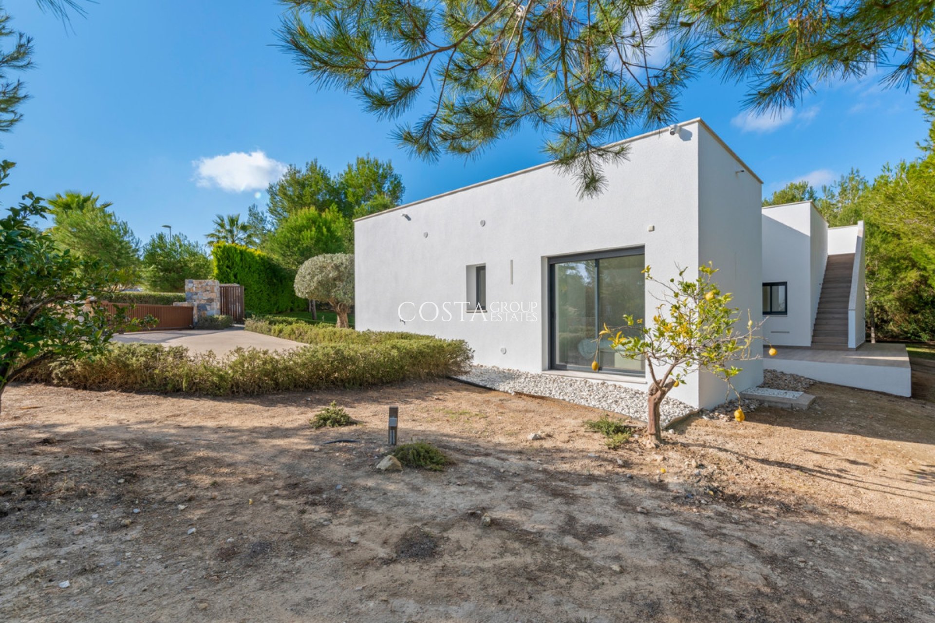 Resale - Villa -
Orihuela Costa - Las Colinas Golf