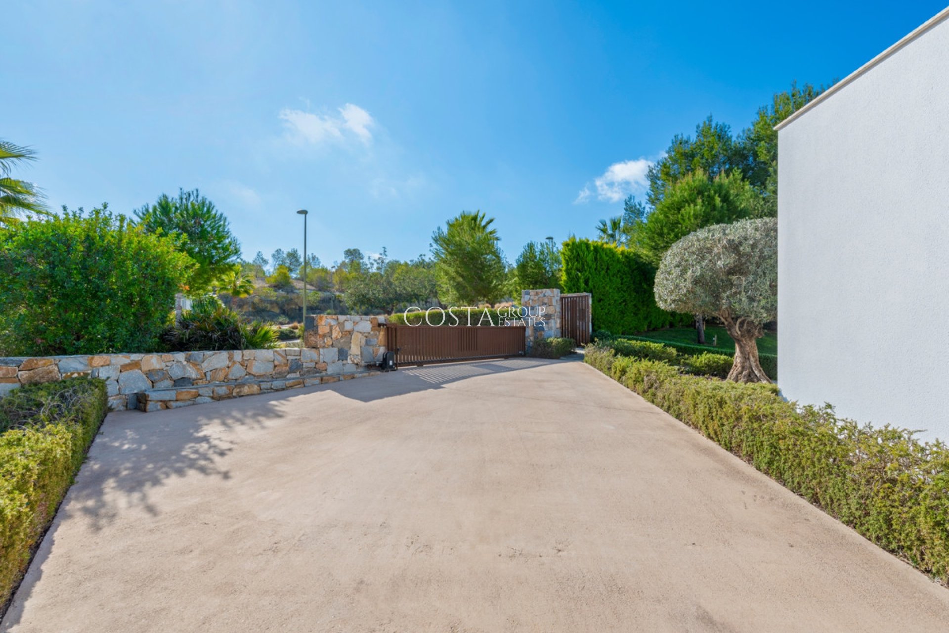Resale - Villa -
Orihuela Costa - Las Colinas Golf