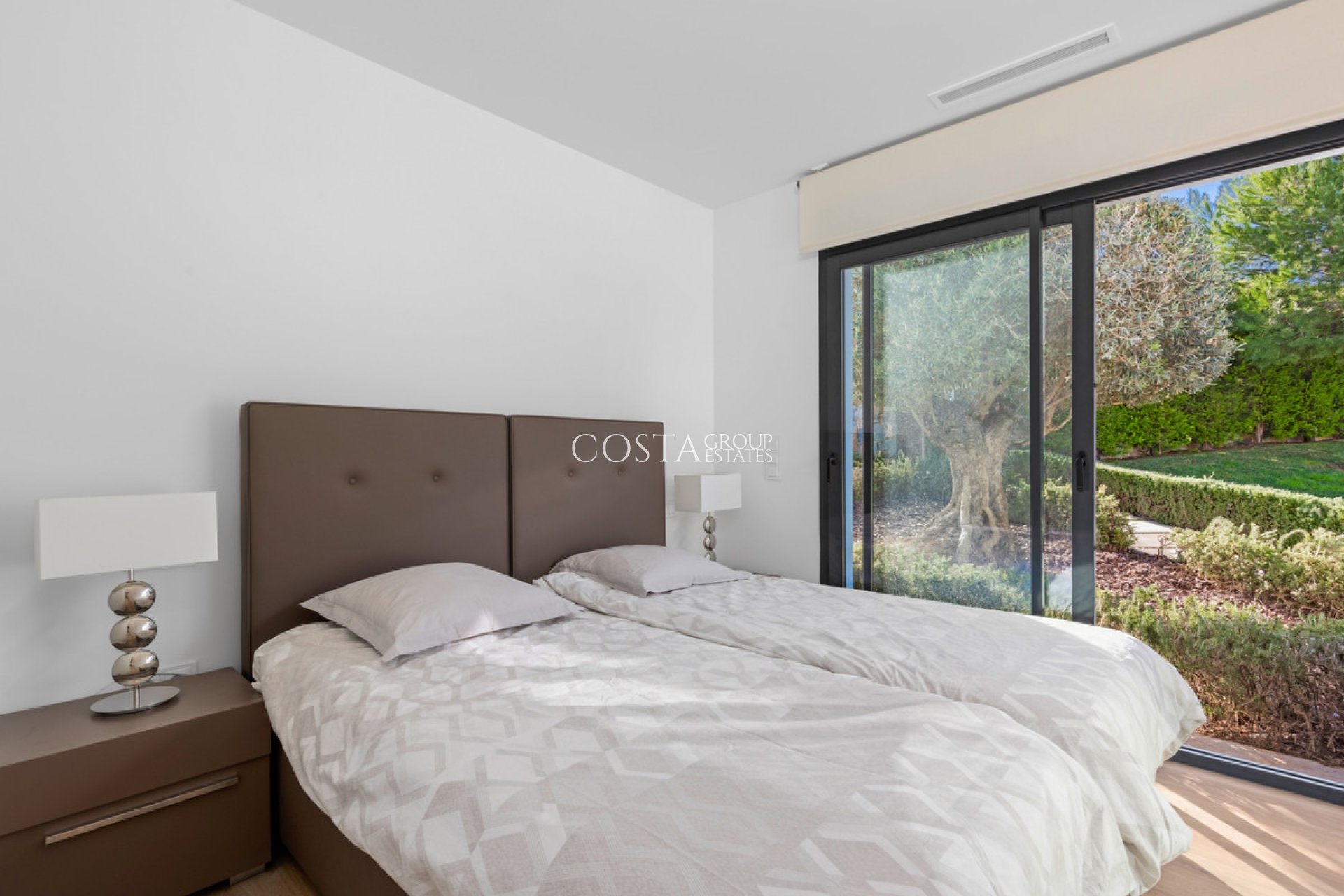 Resale - Villa -
Orihuela Costa - Las Colinas Golf