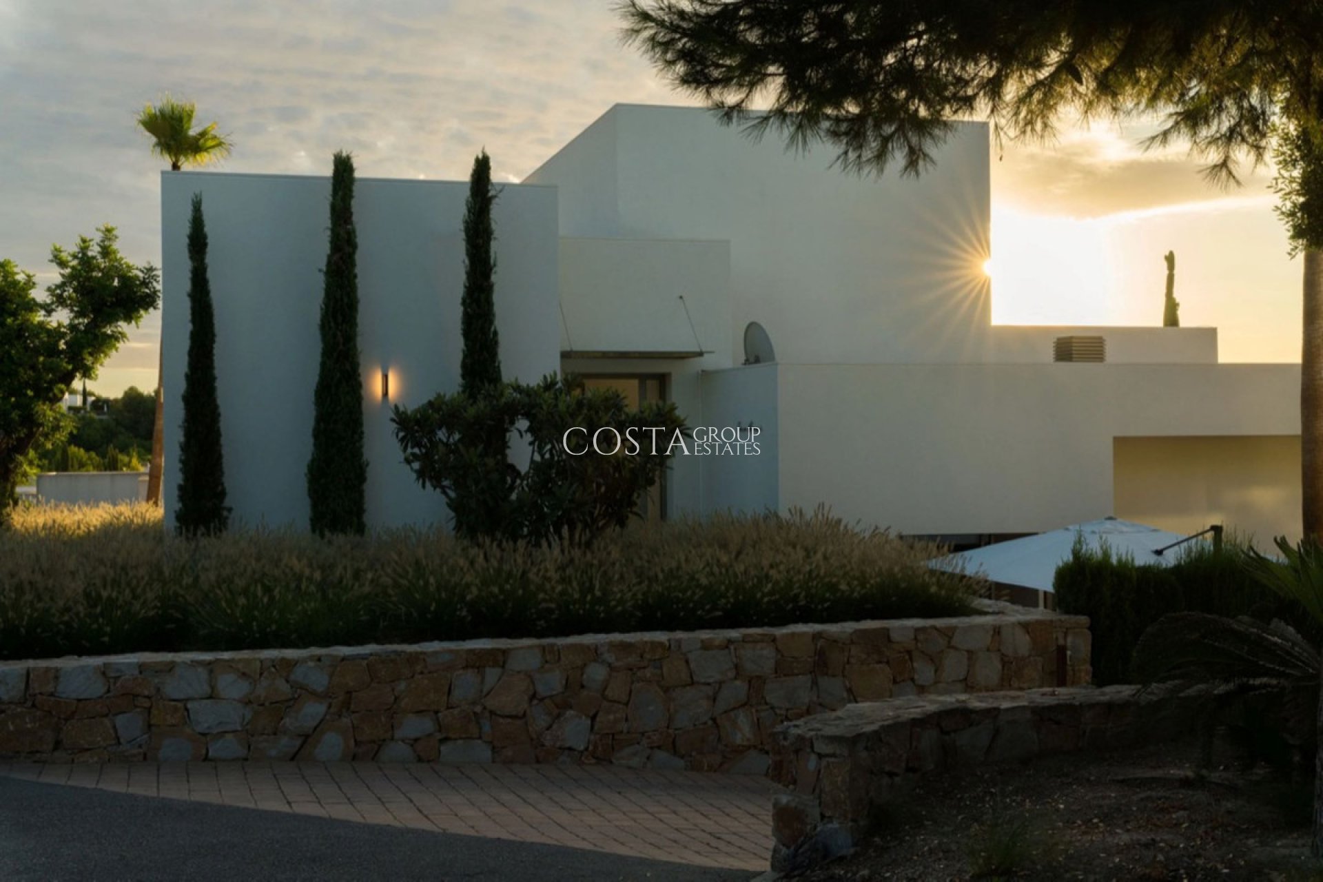 Resale - Villa -
Orihuela Costa - Las Colinas Golf