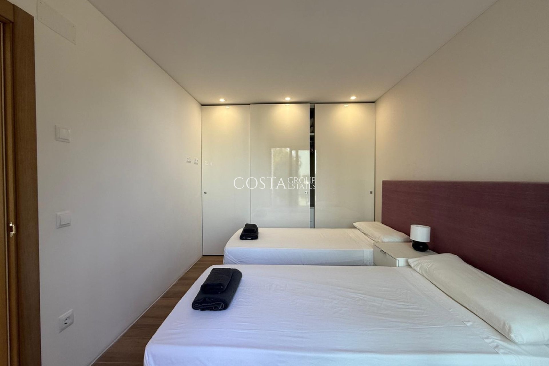 Resale - Villa -
Orihuela Costa - Las Colinas Golf