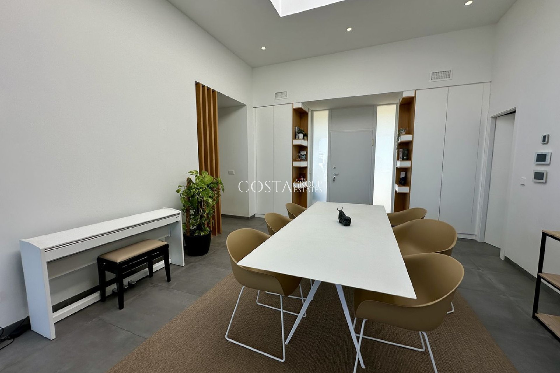 Resale - Villa -
Orihuela Costa - Las Colinas Golf