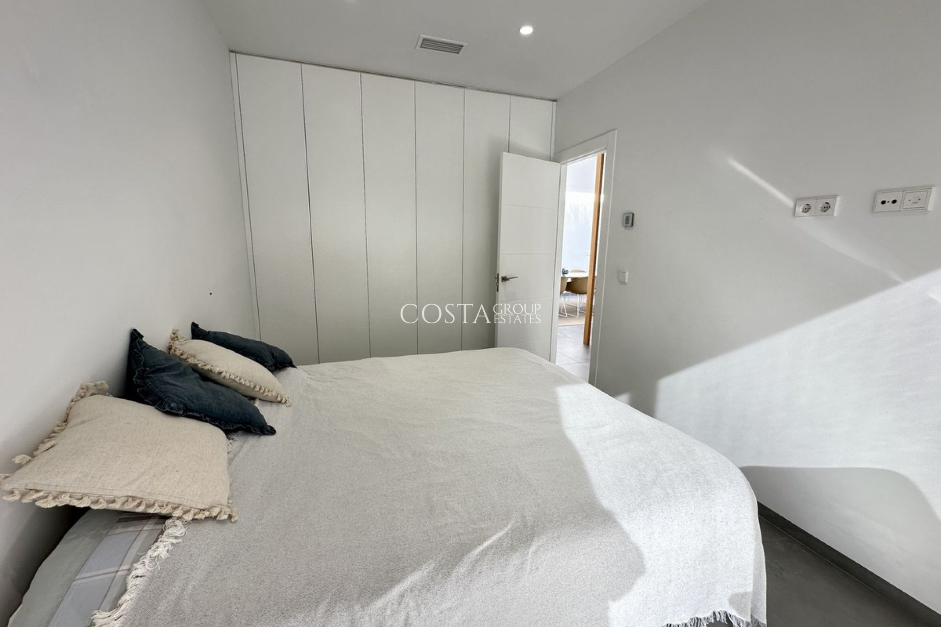 Resale - Villa -
Orihuela Costa - Las Colinas Golf