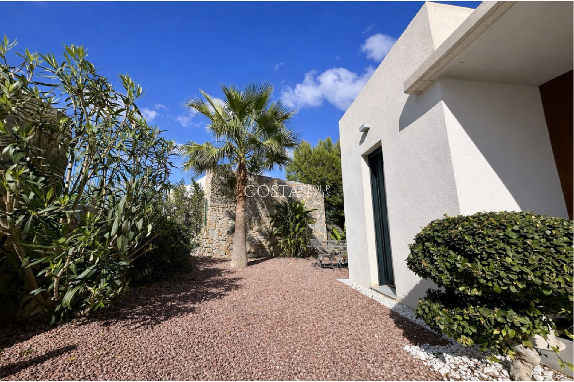 Resale - Villa -
Orihuela Costa - Las Colinas Golf