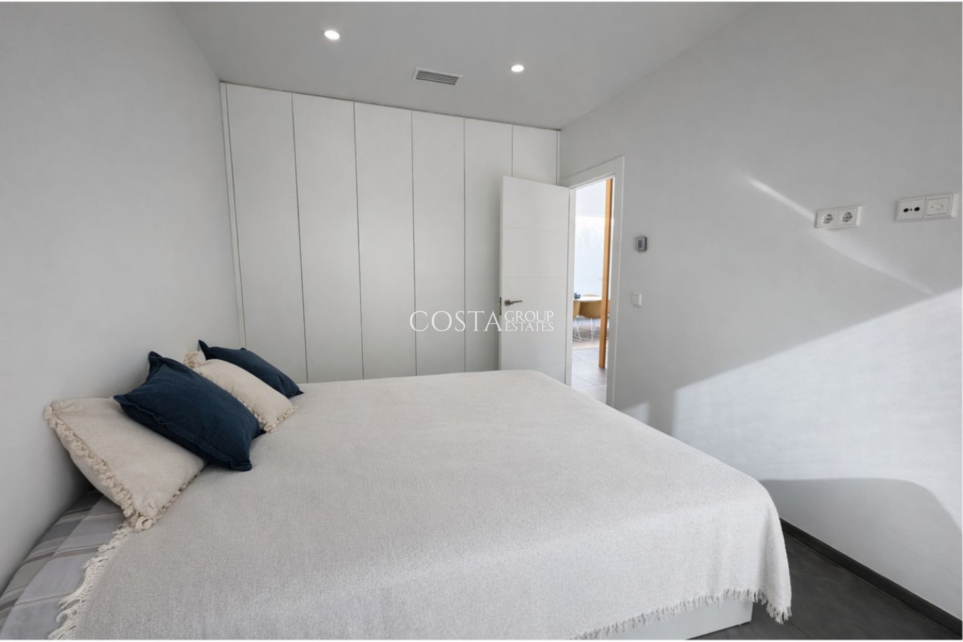 Resale - Villa -
Orihuela Costa - Las Colinas Golf