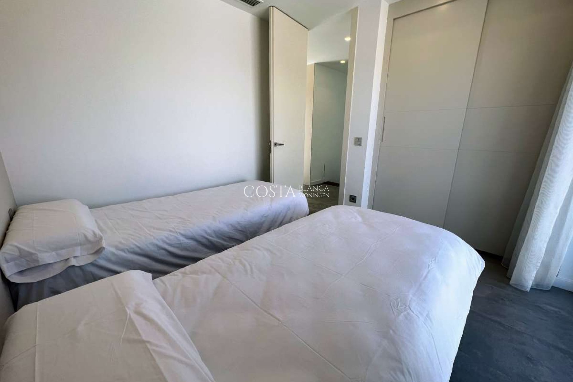 Resale - Villa -
Orihuela Costa - Las Colinas Golf