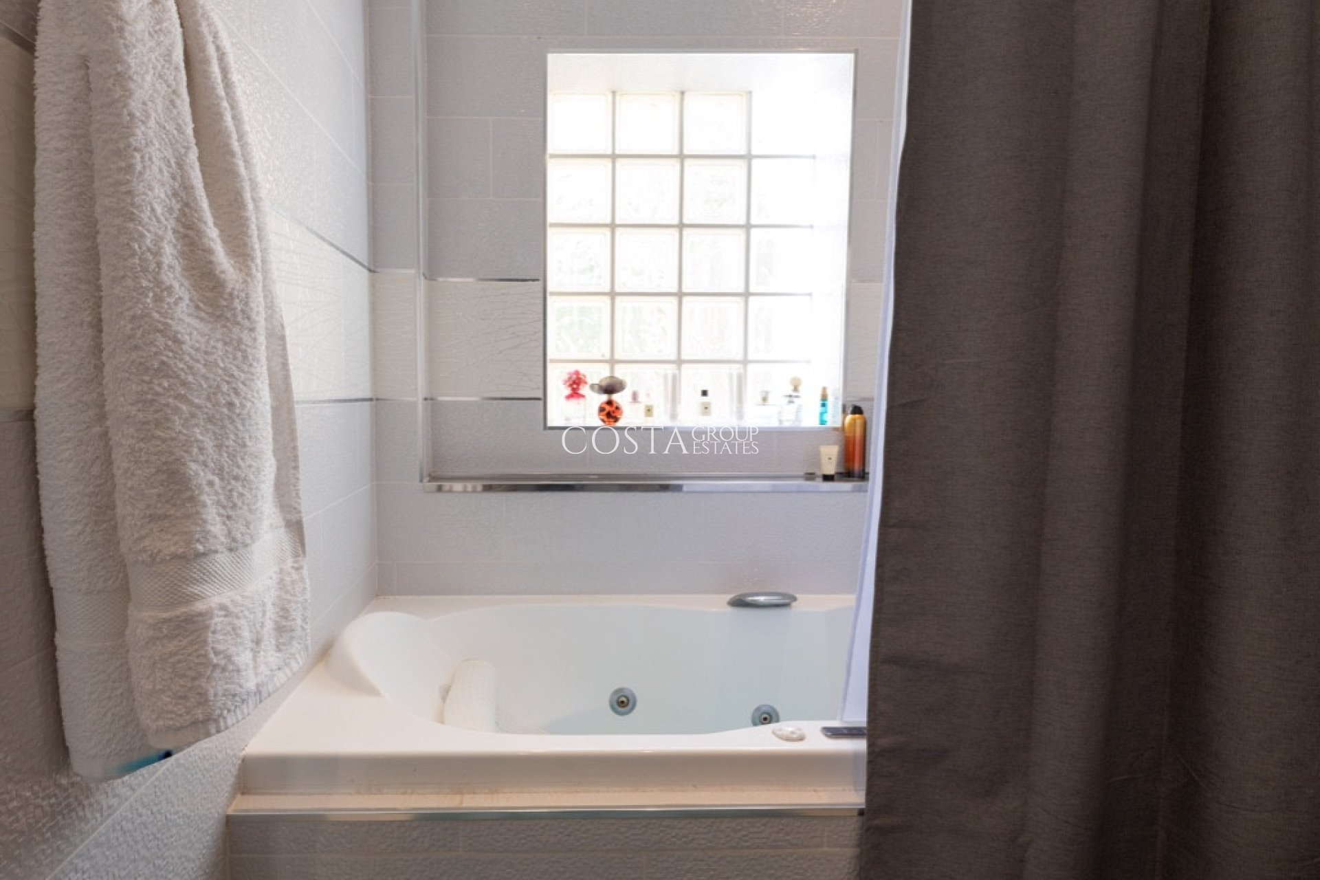 Resale - Villa -
Orihuela Costa - Las Ramblas Golf