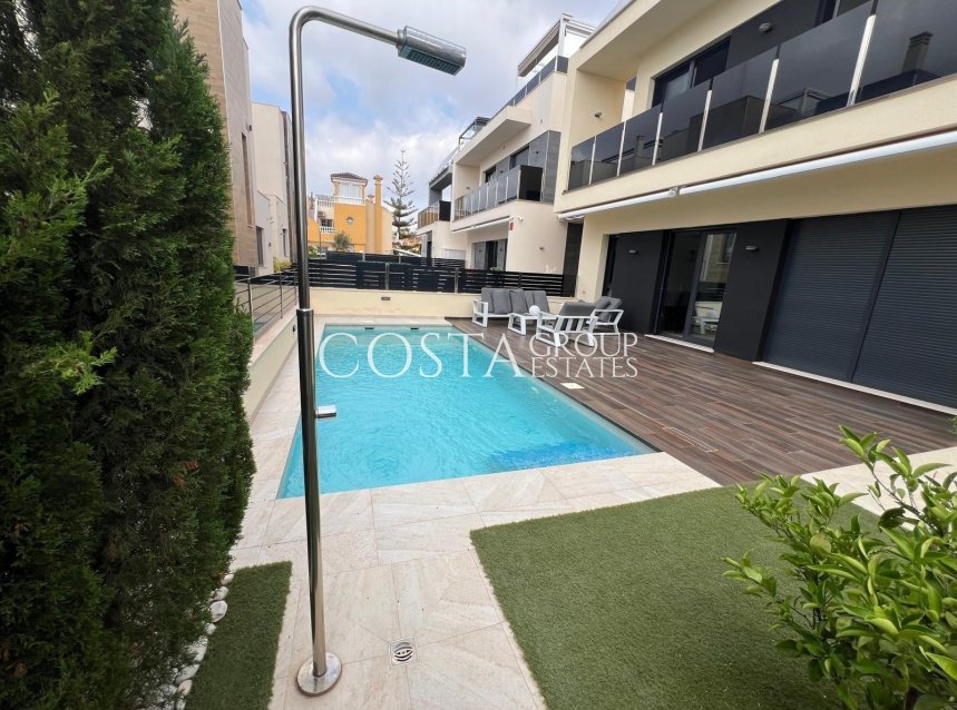 Resale - Villa -
Orihuela Costa - Lomas De Cabo Roig