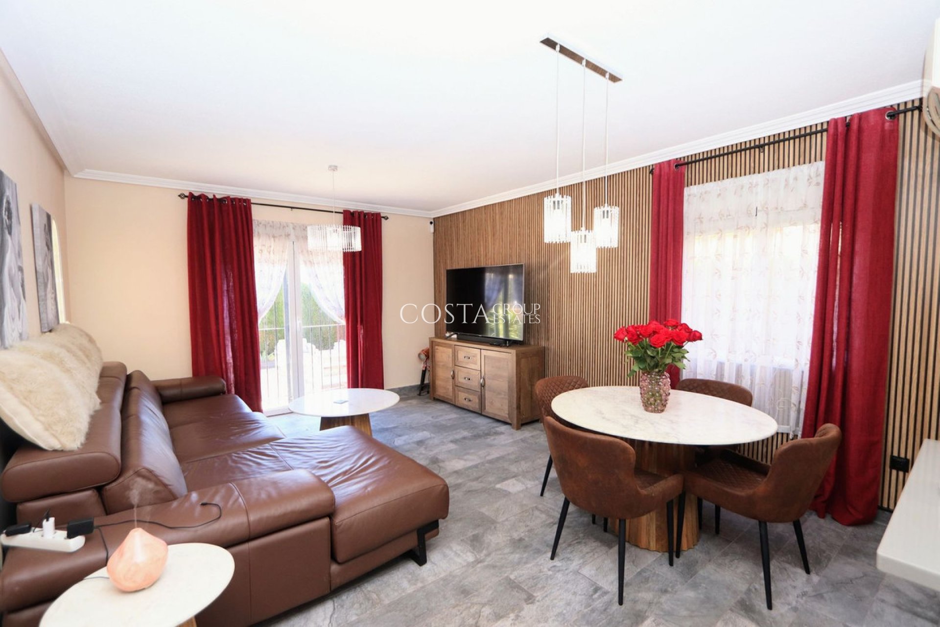 Resale - Villa -
Orihuela Costa - Lomas de Cabo Roig