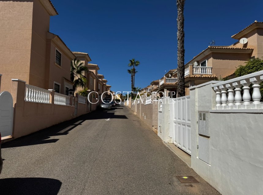 Resale - Villa -
Orihuela Costa - Los Altos