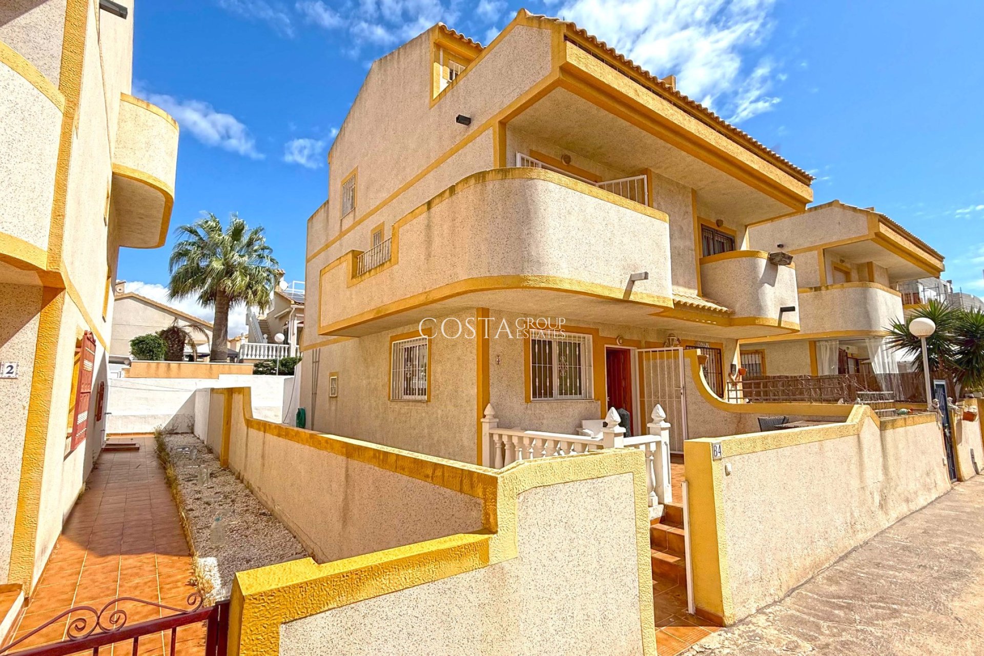 Resale - Villa -
Orihuela Costa - Los Altos