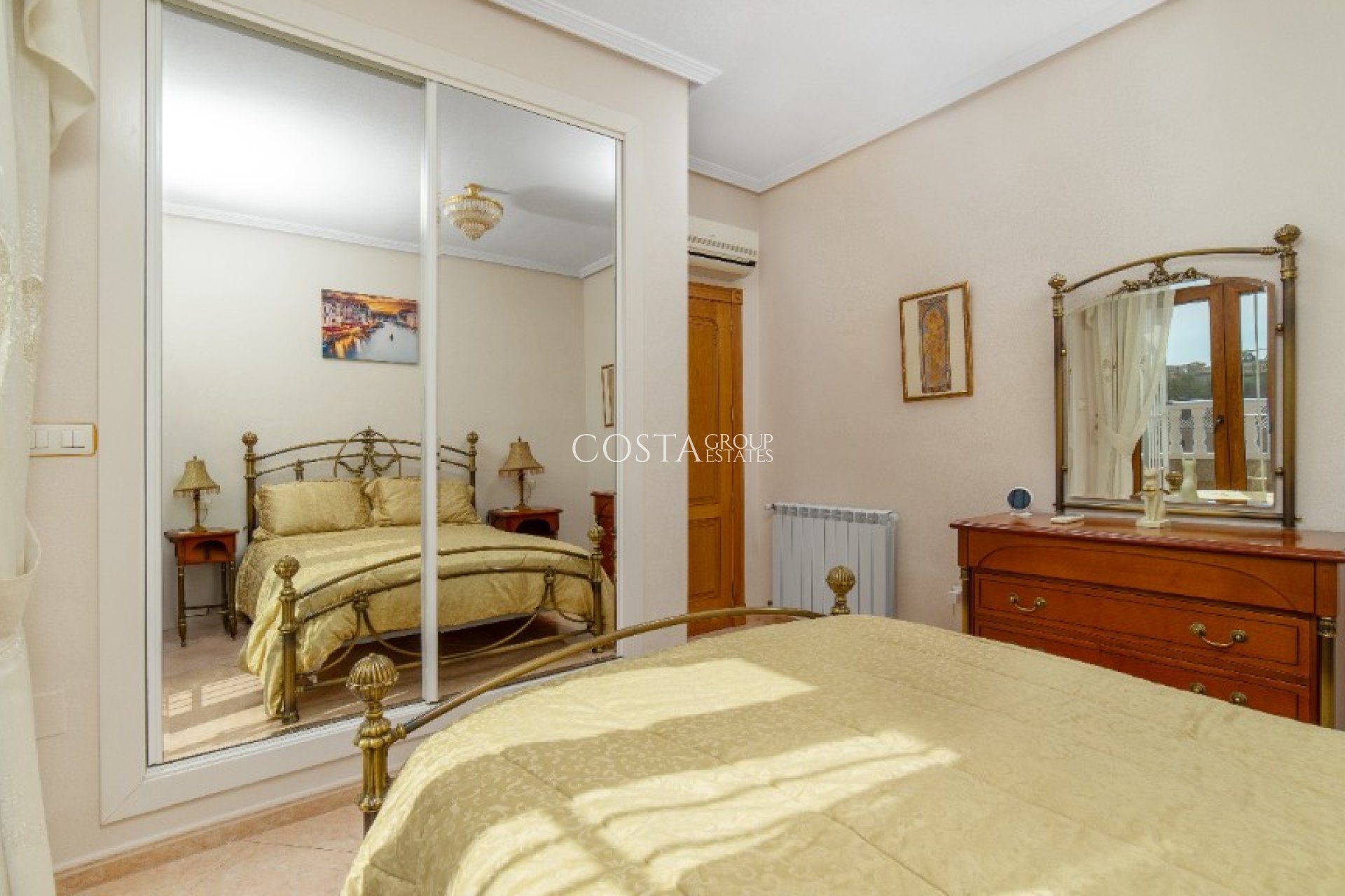 Resale - Villa -
Orihuela Costa - Los Altos